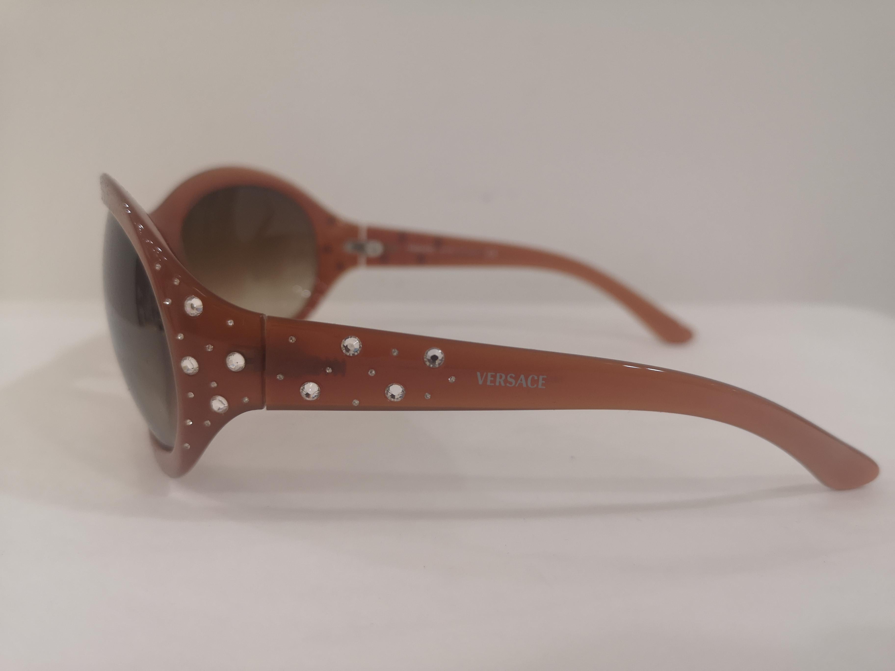 Versace brown swarovski sunglasses NWOT In New Condition For Sale In Capri, IT
