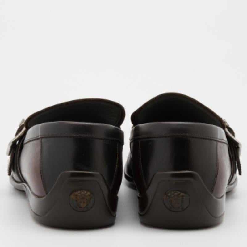 Versace Brown Two Tone Leather Buckle Detail Slip On Loafers Size 41 In Good Condition For Sale In Dubai, Al Qouz 2