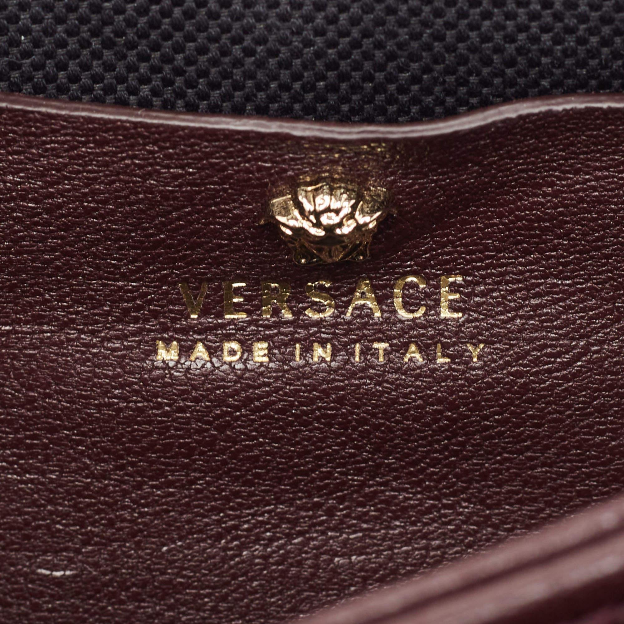 Versace Burgunderfarbene Stardvst Umhängetasche aus Leder Stardvst im Angebot 6