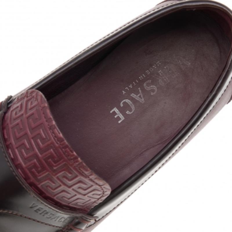 Versace Burgundy Monogram Embossed Leather Slip On Loafers Size 43 In Good Condition In Dubai, Al Qouz 2