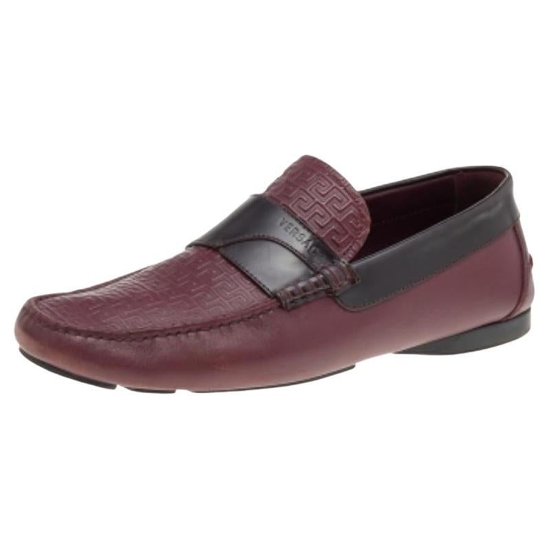 Mocasines Versace Borgoña de cuero repujado con monograma talla 43