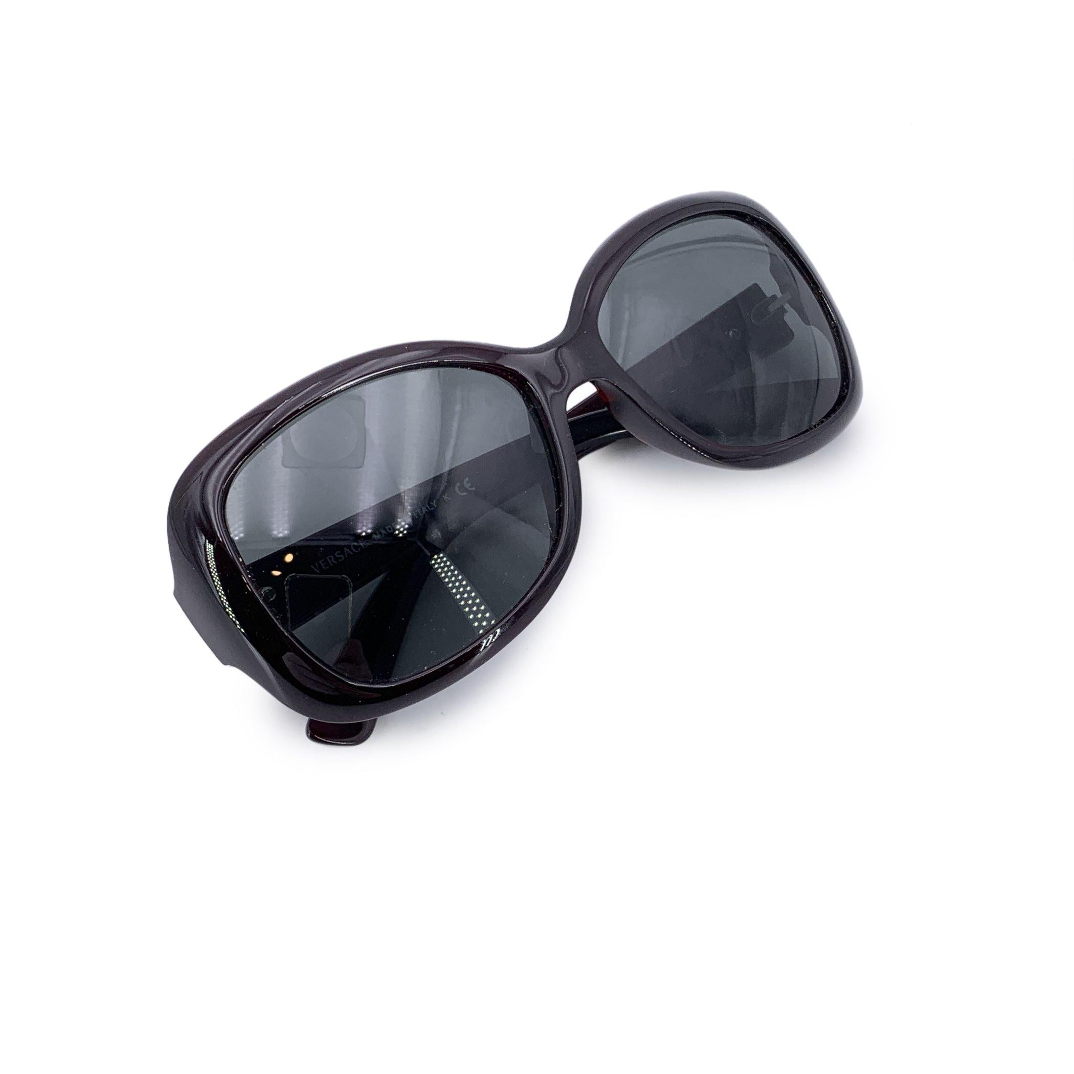 Gris Versace Burgundy Oversize Butterfly Mod. 4187 Lunettes de soleil 56/16 135 mm en vente