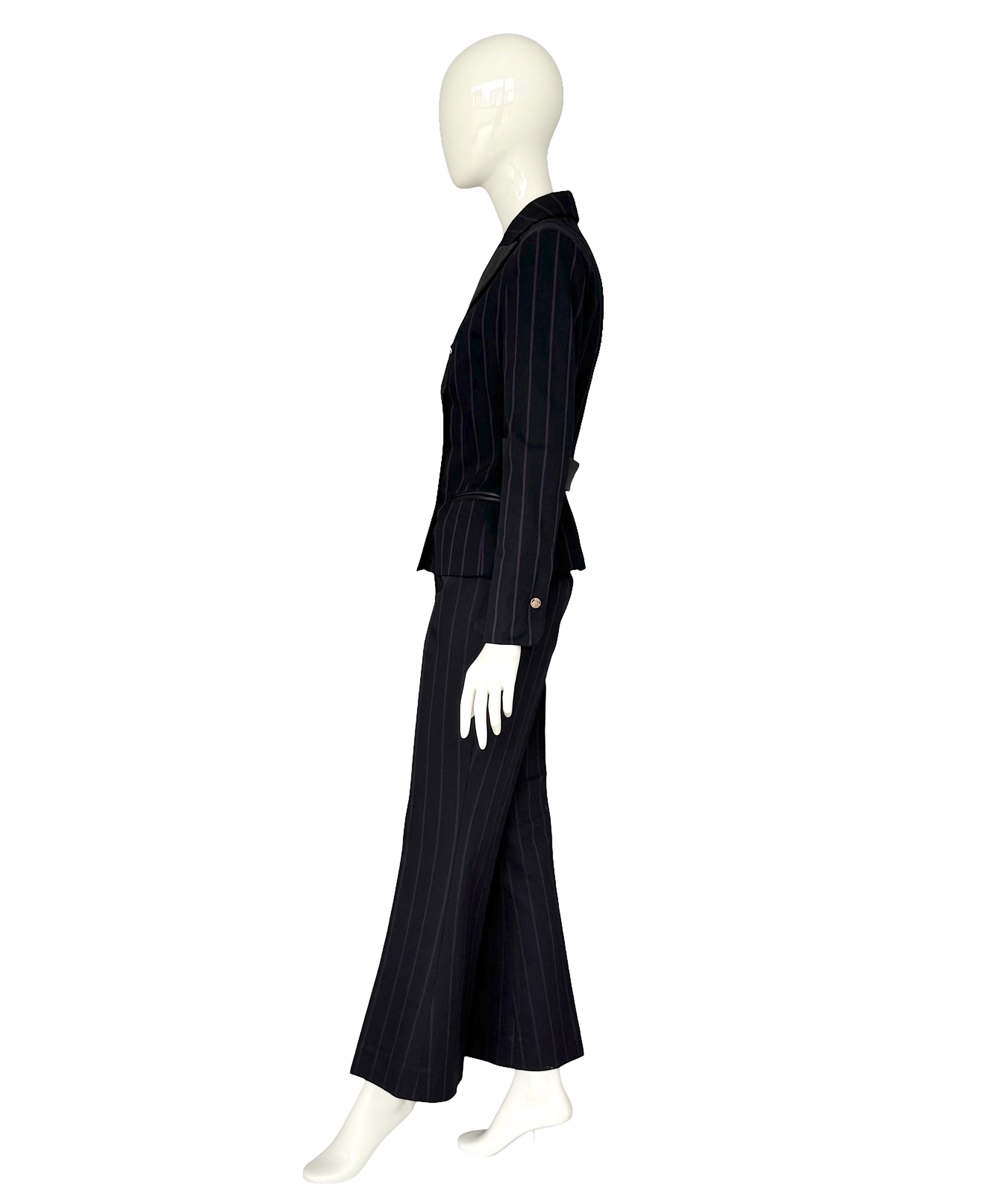 Versace by Donatella Versace FW 1998 Negro Morado Traje A Rayas Con Detalles De Cuero en Excelente estado para la venta en Antwerpen, Vlaams Gewest