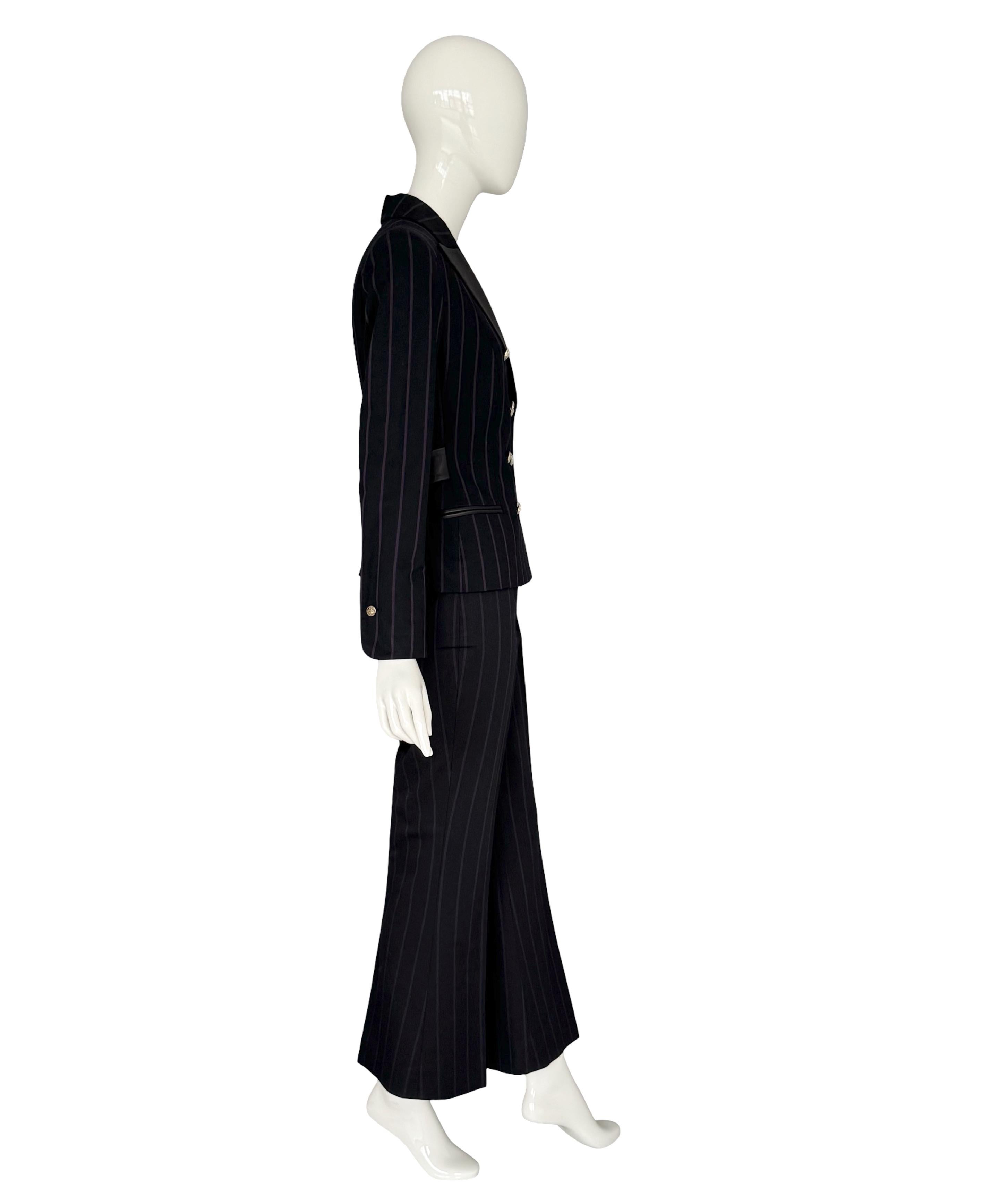 Versace by Donatella Versace FW 1998 Negro Morado Traje A Rayas Con Detalles De Cuero en venta 2