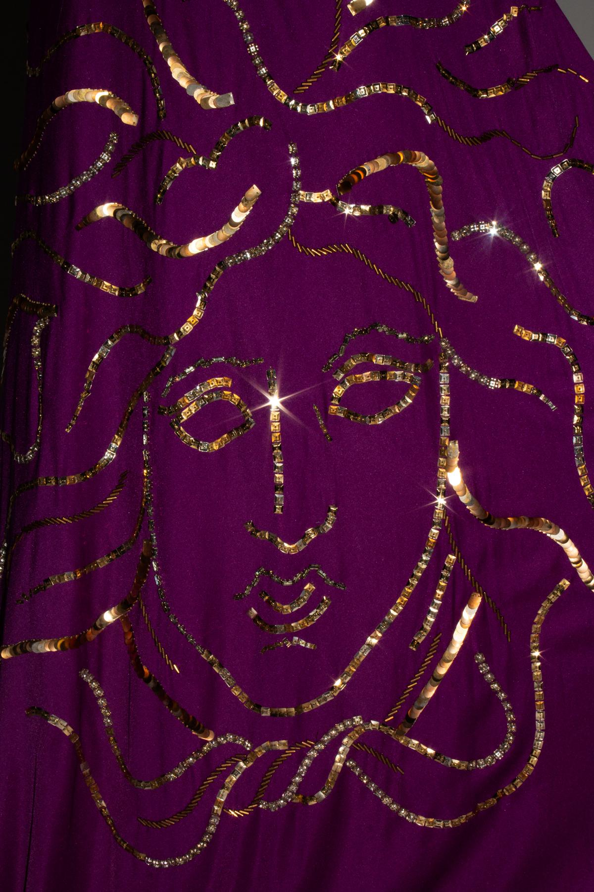 Versace by Donatella Gisele Bündchen Laufstegkleid, S/S 2000 im Zustand „Gut“ im Angebot in Norwich, GB
