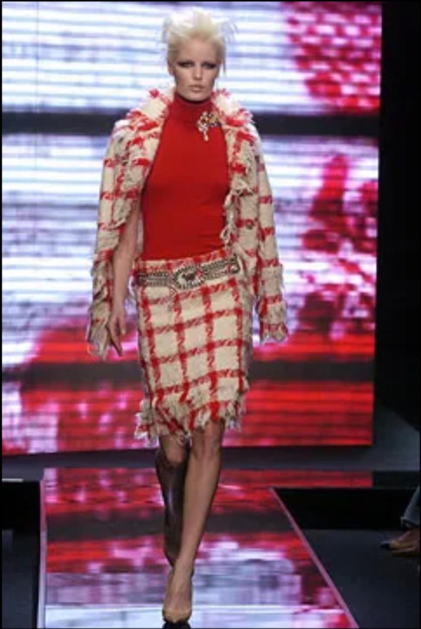 Versace par Donatella - Ensemble pied-de-poule en laine rouge et crème, FW2004  5