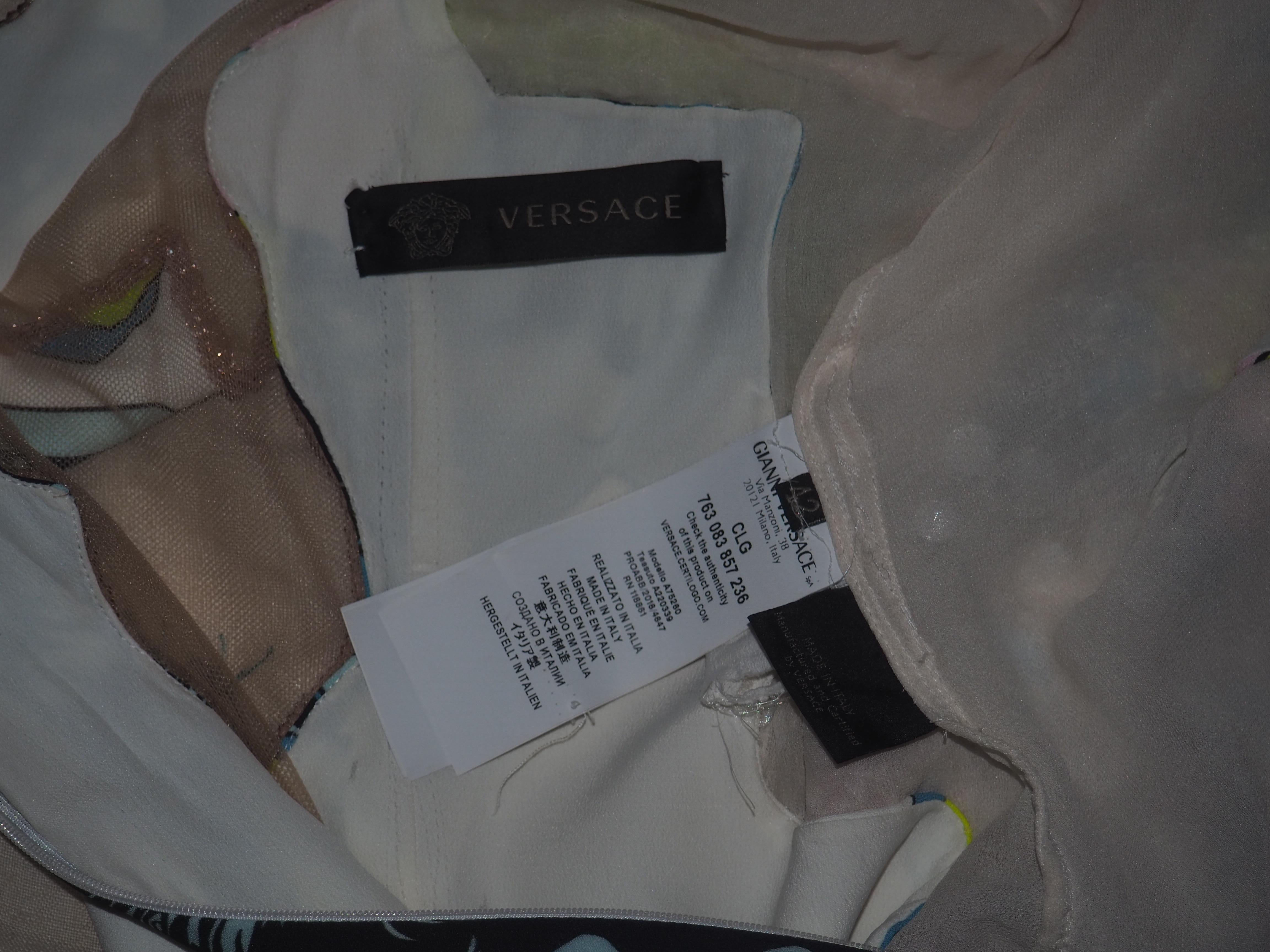 Versace by Donatella - Robe courte à sequins, défilé automne-hiver 2016 1
