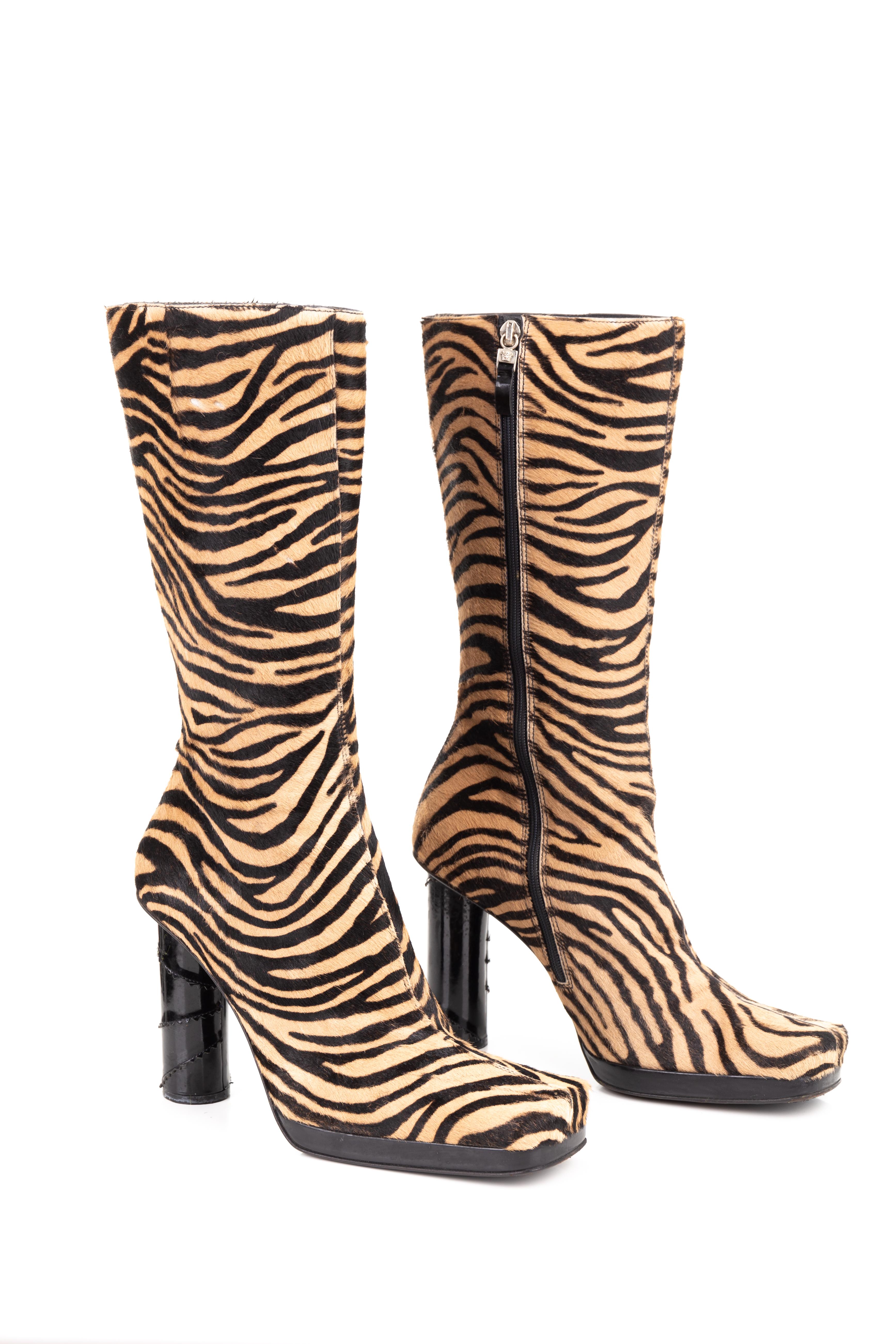 Versace by Donatella Versace F/W 1999 Zebra calfskin platform boots In Excellent Condition For Sale In Rome, IT