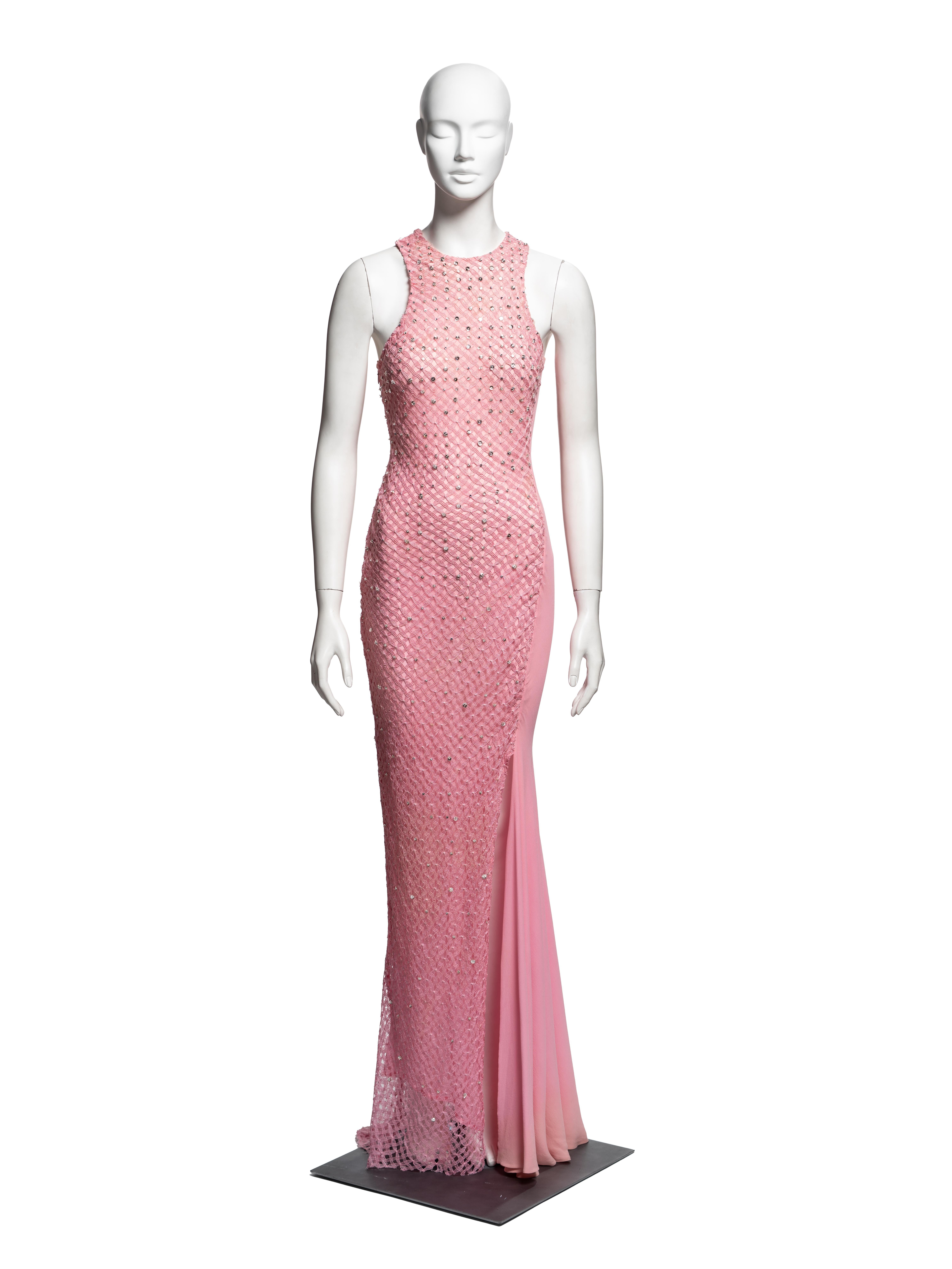 ▪ Marque : Versace
▪ Directeur de la création : Donatella Versace
Collectional : Printemps-été 2002
Fabrice : Soie, filet, cristal
▪ Taille : IT40 - FR36 - UK8 - US4
▪ Made in : Italie
Condit : Très bon
Mannequin : 183 cm / 6ft