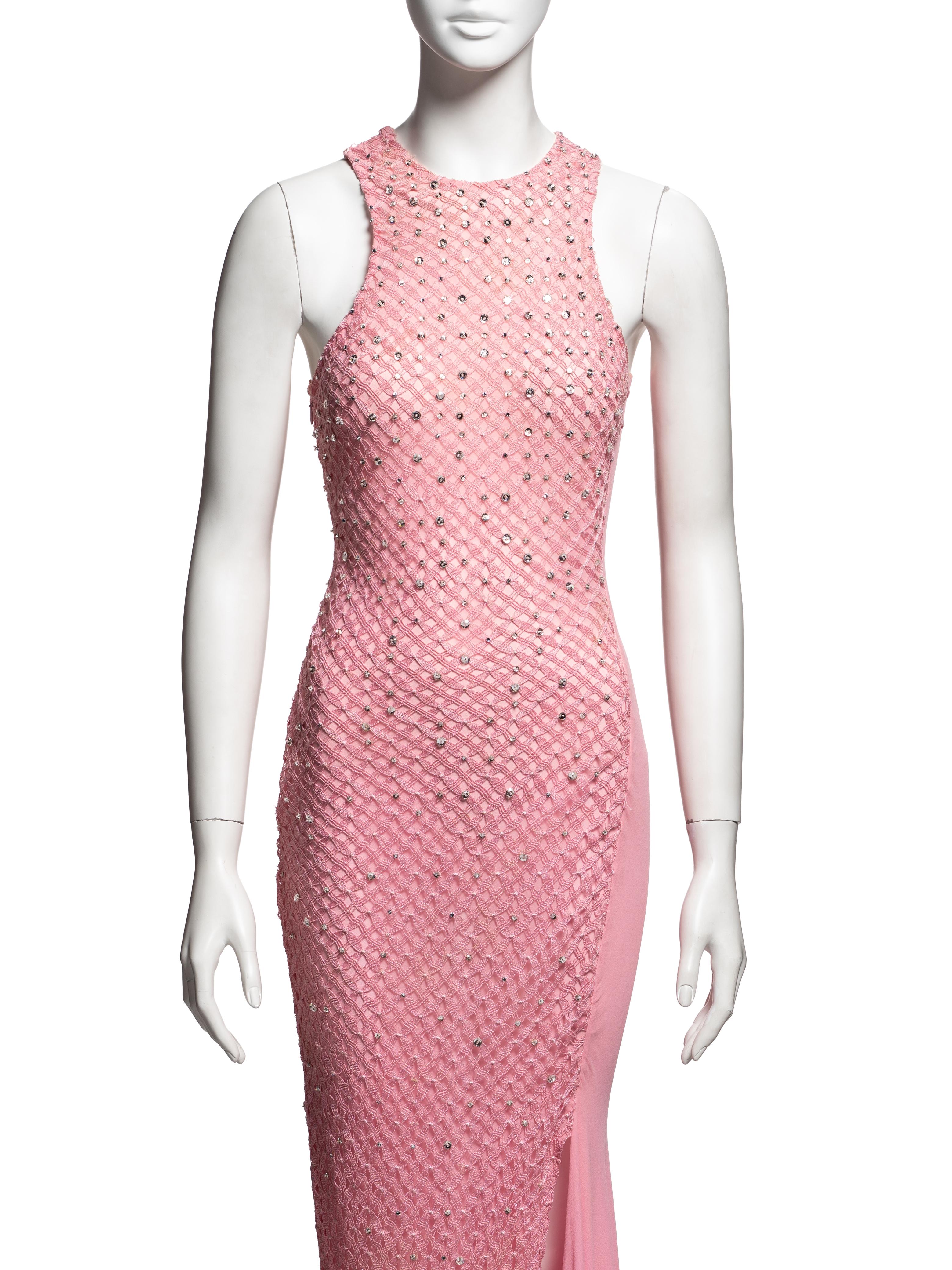 Marron Versace by Donatella Versace Robe de soirée en soie rose, filet et cristaux, SS 2002 en vente