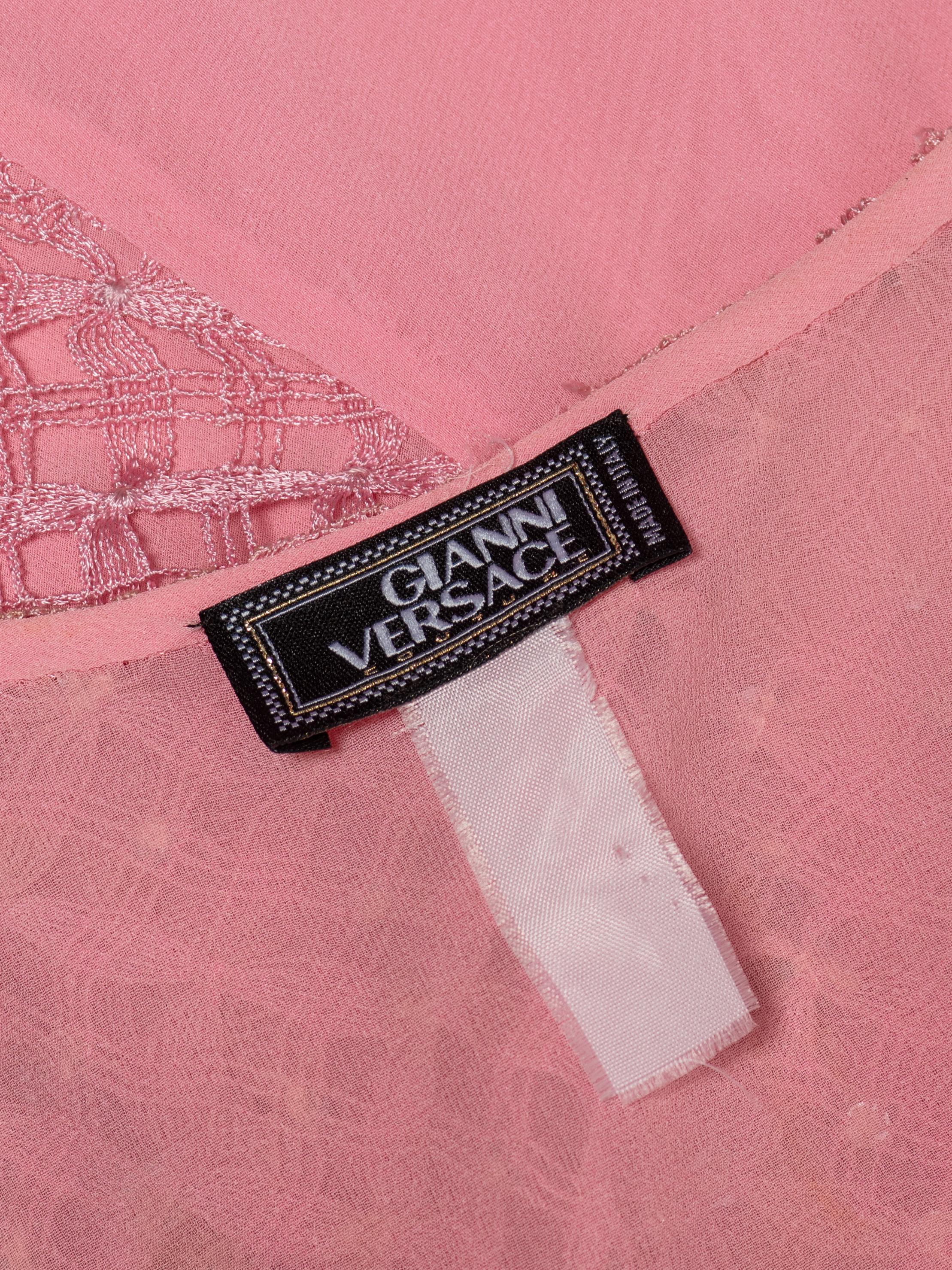Versace by Donatella Versace Robe de soirée en soie rose, filet et cristaux, SS 2002 en vente 4