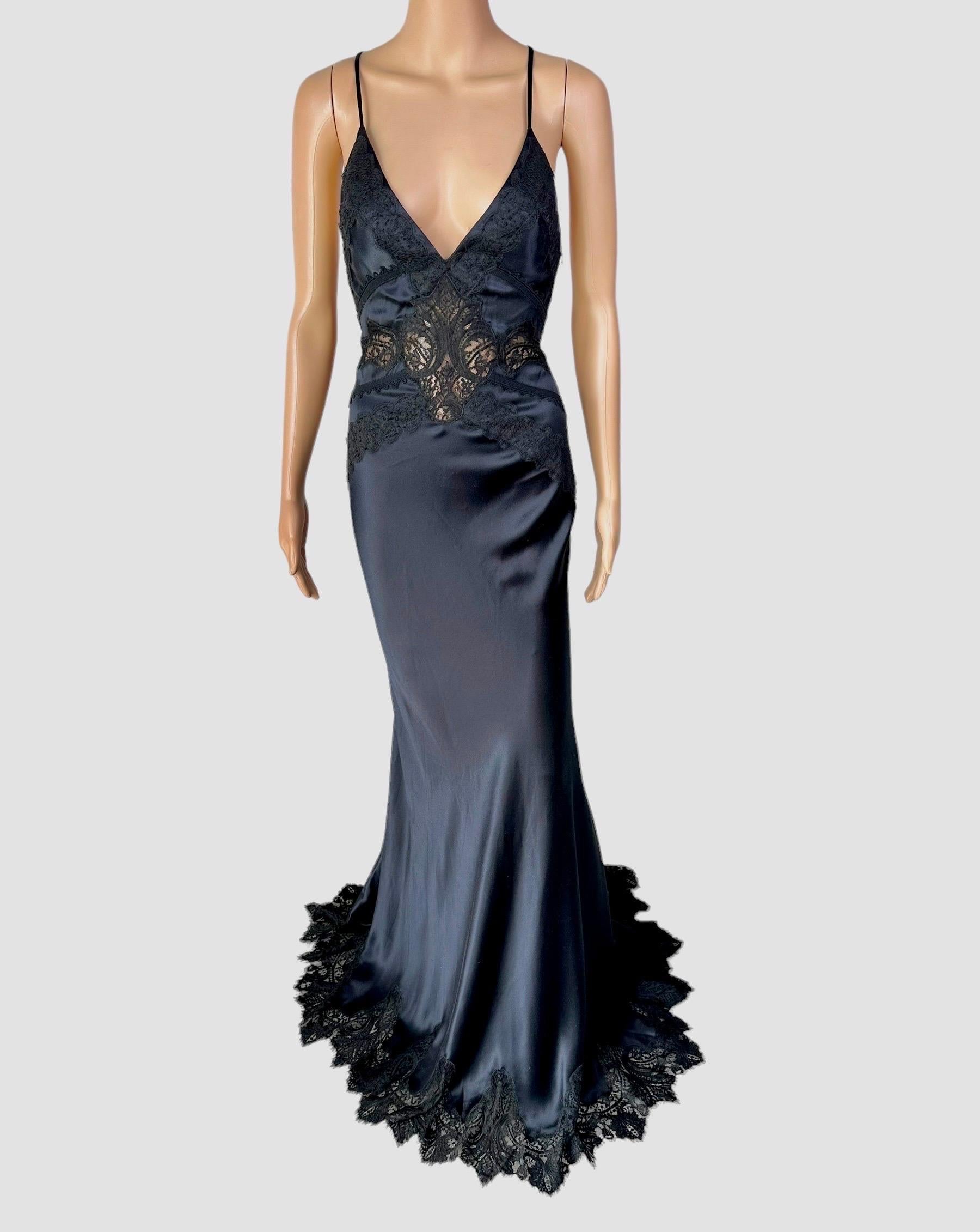 Versace c.2006 Plunging Neckline Sheer Lace Panels Backless Evening Dress Gown  For Sale 8