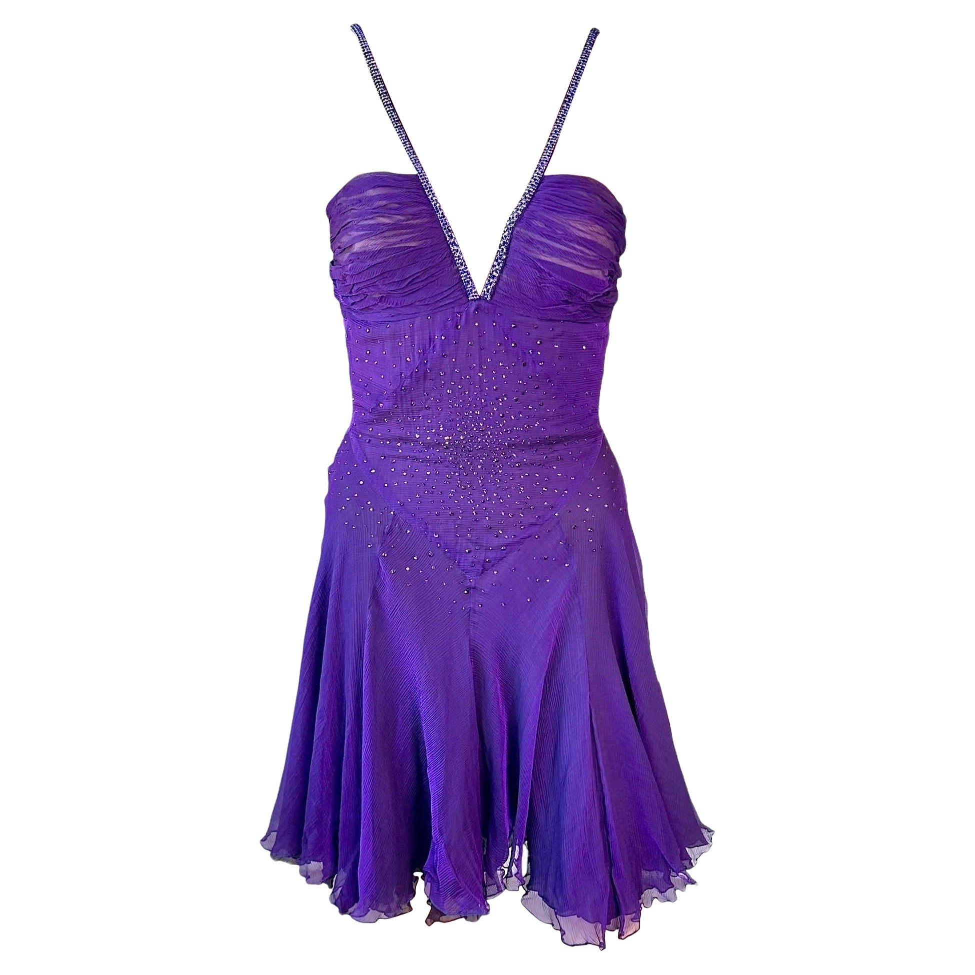 Versace c.2007 Vestido morado semientallado con escote profundo adornado con cristales en venta