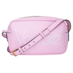 Kamera-Umhängetasche aus Kalbsleder in Rosa von Versace