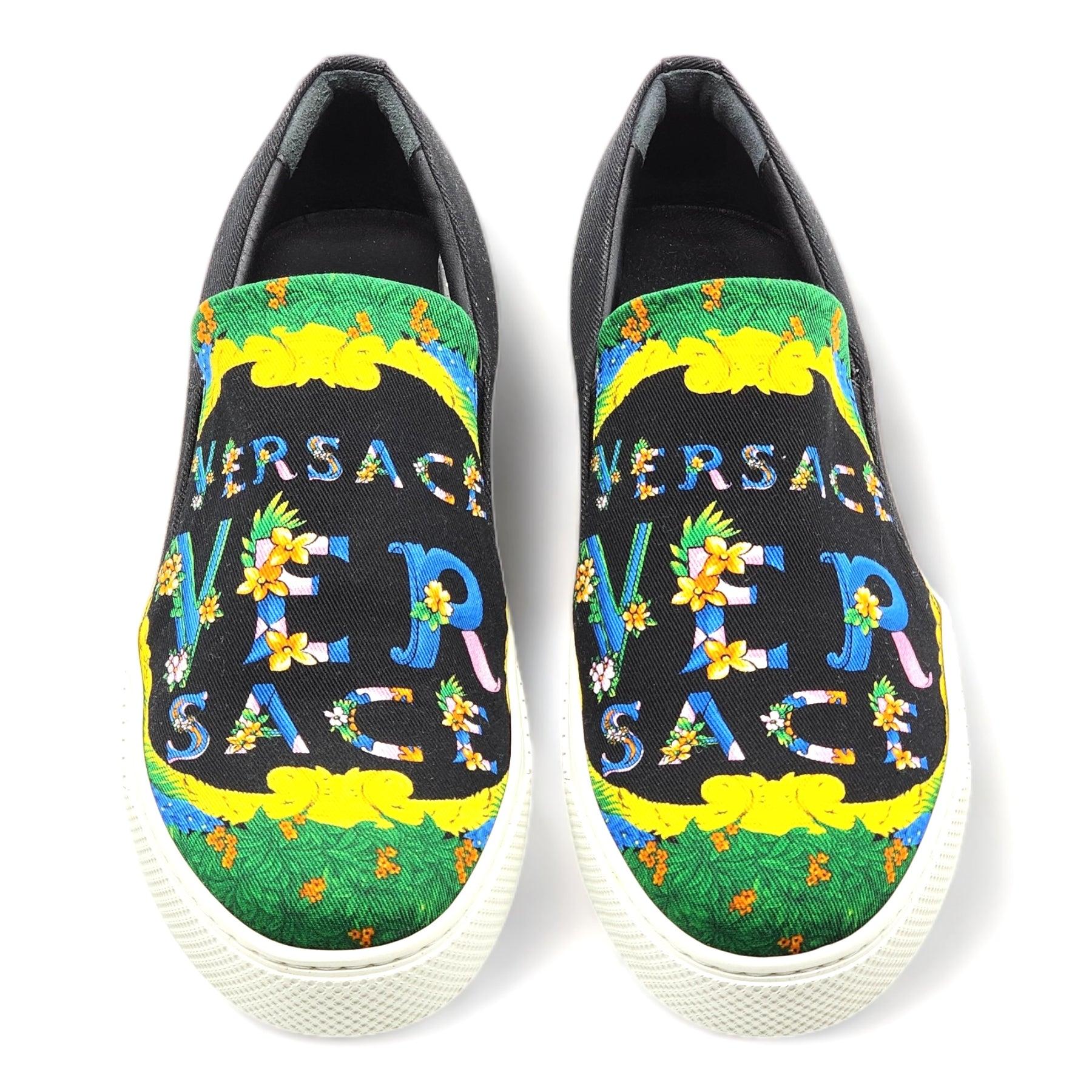 Noir Baskets en toile de Versace en vente
