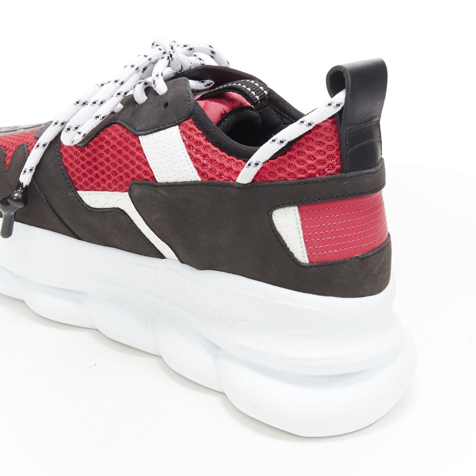VERSACE Chain Reaction daim noir fuschia rouge low chunky sneaker EU37 US7 en vente 5
