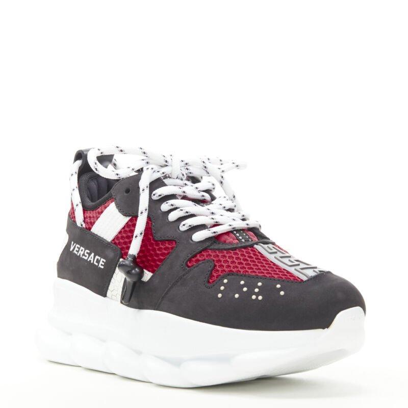 VERSACE Chain Reaction noir daim rouge chunky sneaker EU36 US6
Référence : TGAS/C00113
Marque : Versace
Designer : Donatella Versace
Modèle : Réaction en chaîne
Matière : Tissu, cuir
Couleur : noir, rouge
Motif : Solide
Fermeture : Up&Up
Doublure : 