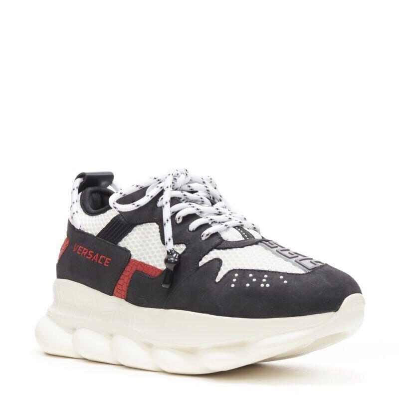 VERSACE Chain Reaction schwarz weiß rot Wildleder Mesh Low Chunky Sneaker EU41
Referenz: TGAS/B01121
Marke: Versace
Designer: Salehe Bembury
Modell: Versace Kettenreaktion
MATERIAL: Stoff, Leder
Farbe: Schwarz, Weiß
Verschluss: