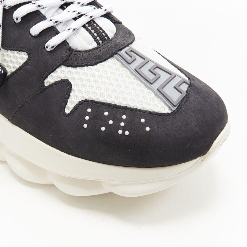 VERSACE Chain Reaction schwarz weiß rot Wildleder Mesh niedrig klobig Sneaker EU41 im Angebot 3