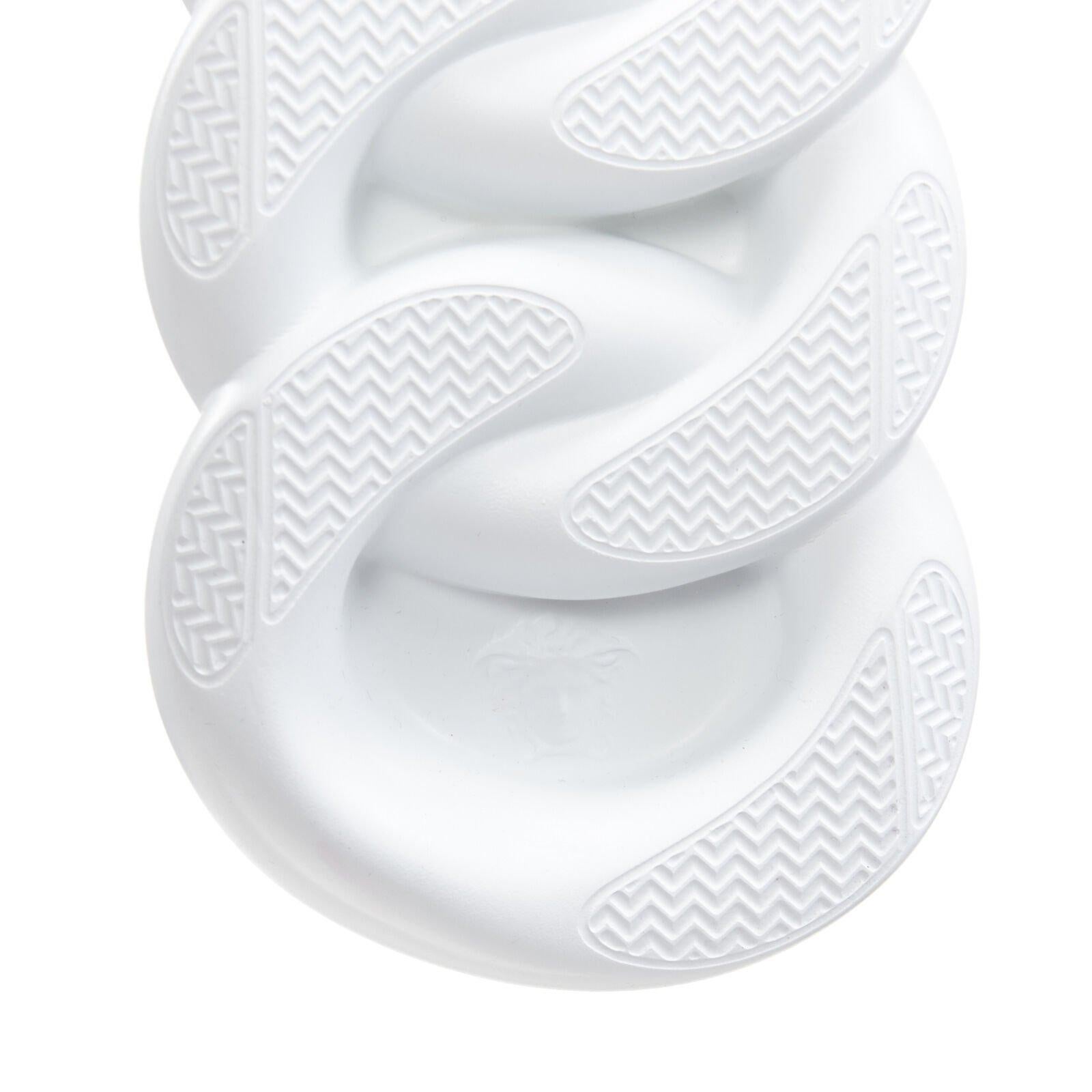 VERSACE Chain Reaction Blowzy Baskets basses en daim rose EU39 en vente 6