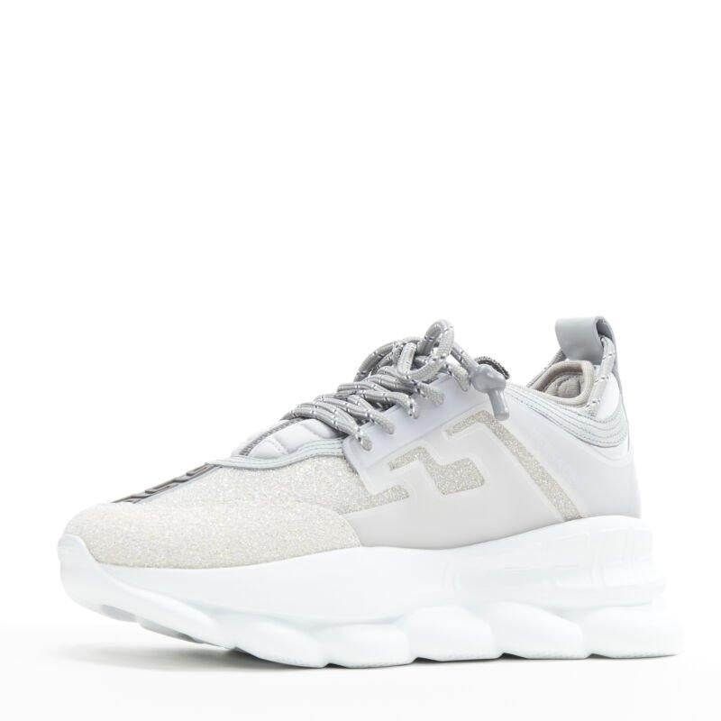 Uomo VERSACE Chain Reaction - Sneaker con cristalli riflettenti in argento e strass EU40 US7 in vendita