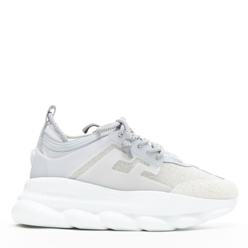 VERSACE Chain Reaction Reflective Silver Crystal Rhinestone sneaker EU41 US8
Reference: TGAS/A06288
Brand: Versace
Designer: Salehe Bembury
Model: Versace Chain Reaction
Collection: Runway
Material: Fabric, Leather
Color: Silver
Pattern:
