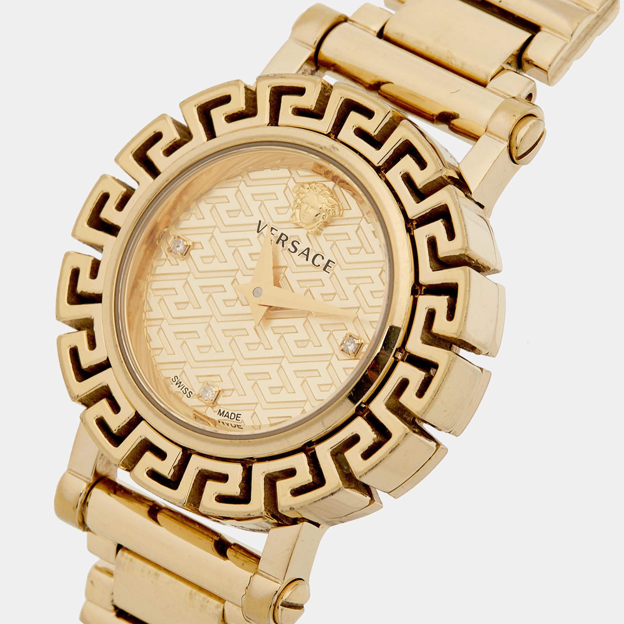 Eloquent design and traditions of fine watchmaking characterize this timepiece by Versace. It has been crafted beautifully and comes with a gold-plated stainless steel case. The charming watch is powered by a quartz movement that ensures precision.