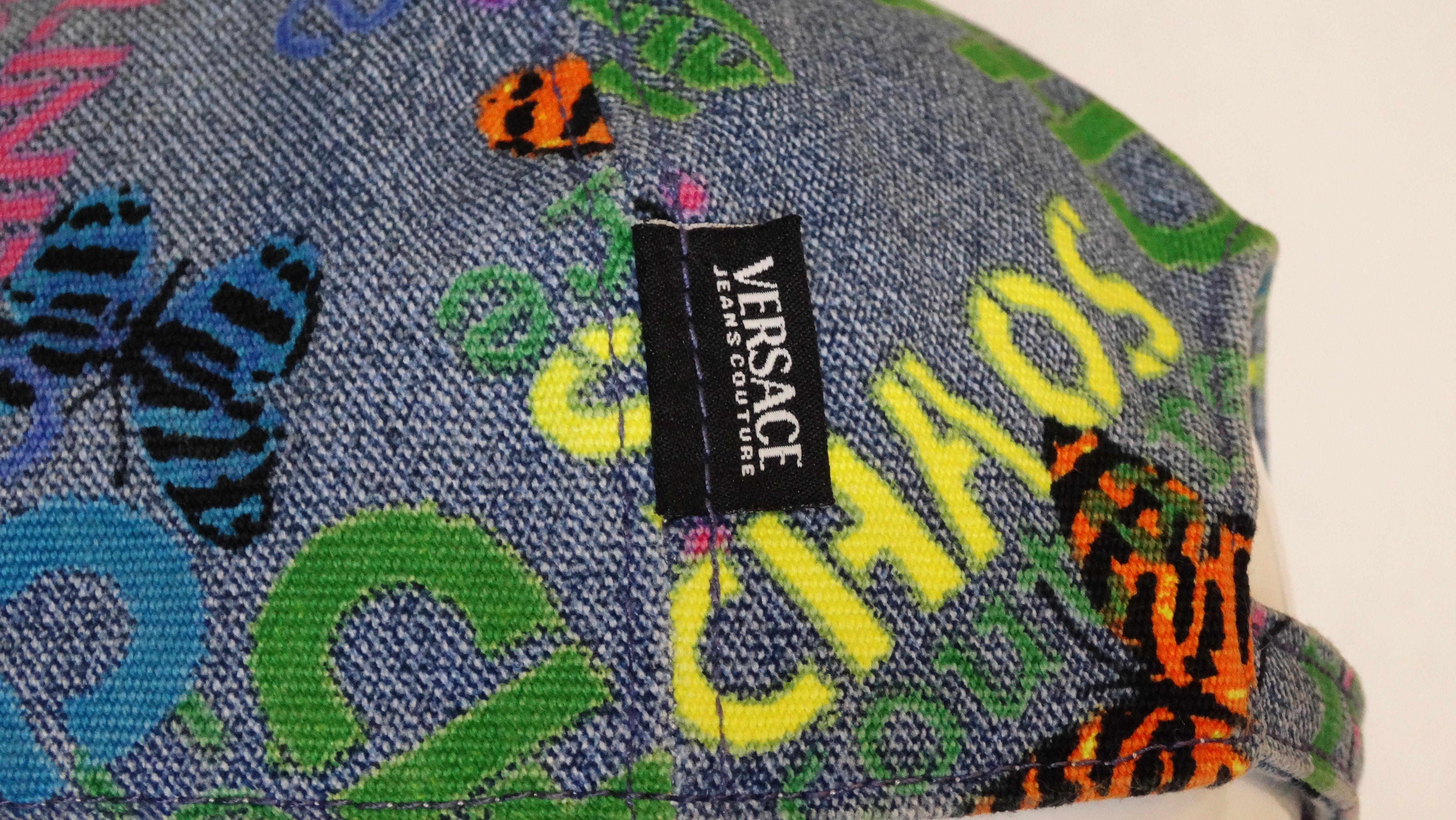 „Chaos“ Blind Date-Denim-Hut von Versace  für Damen oder Herren im Angebot