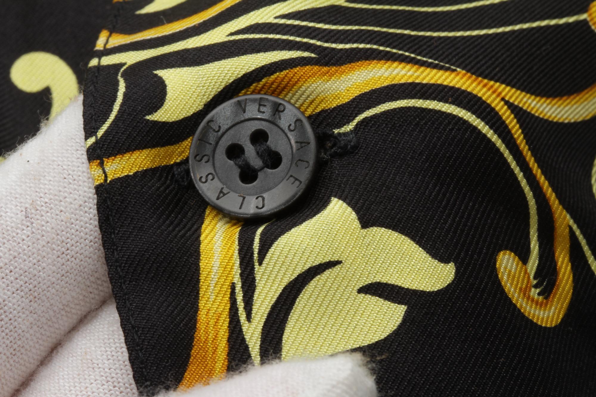 V2 Versace Classic, 100% seta, stampa barocca, camicia a maniche corte, anni '90 in vendita 2