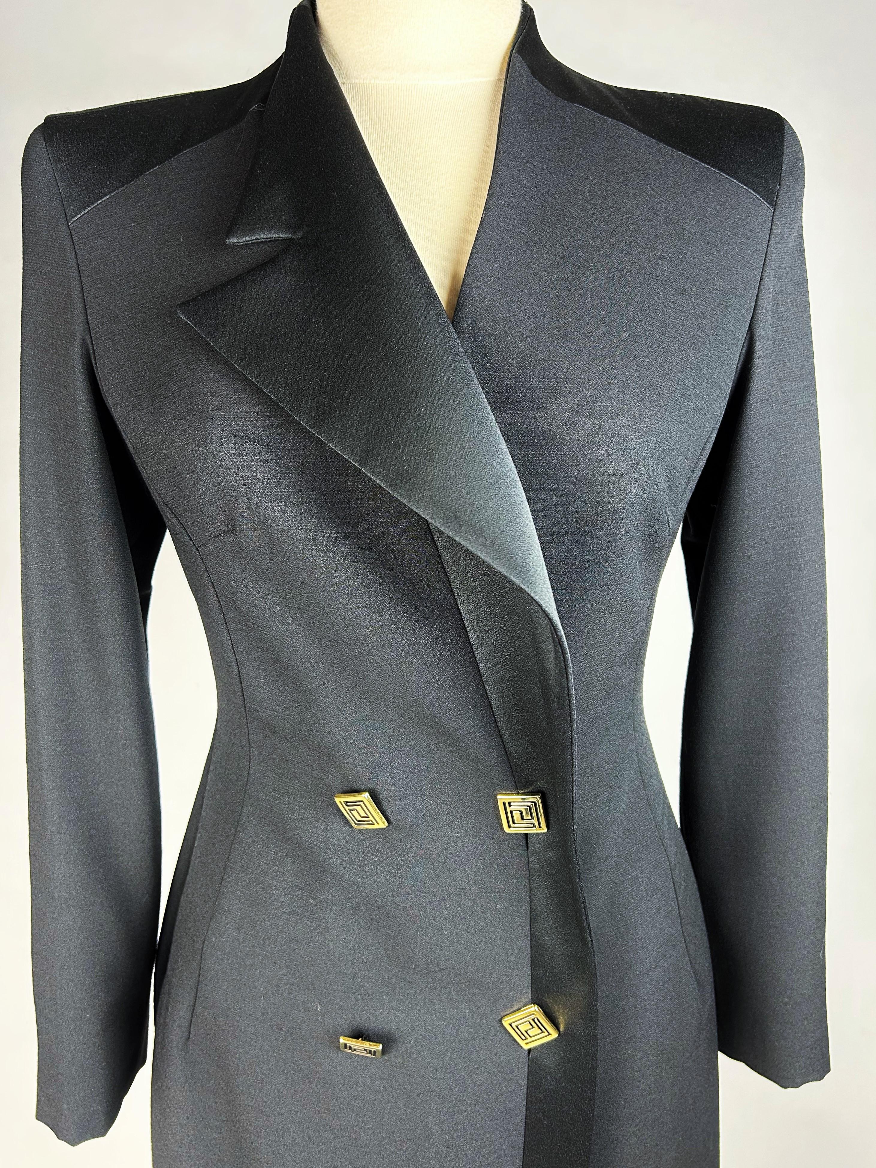 Circa 2000

Italy

Elegant black powder grain dinner jacket Tuxedo evening coat by Versace Classic V2 dating from the late 1990s. Fitted with darts that hug the bust and double-breasted buttoning with a large asymmetrical collar lapel in black