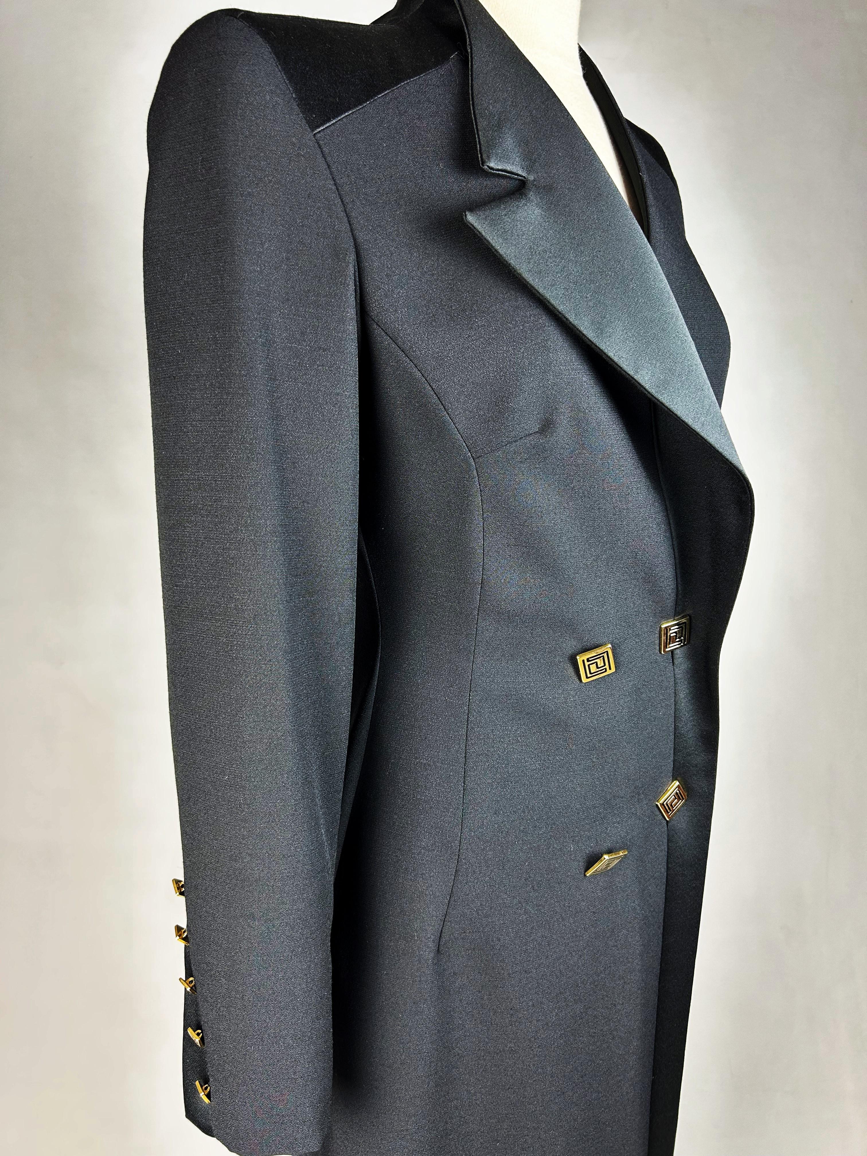 Versace Classic V2 Evening Tuxedo Coat - Italy Circa 2000 In Good Condition For Sale In Toulon, FR