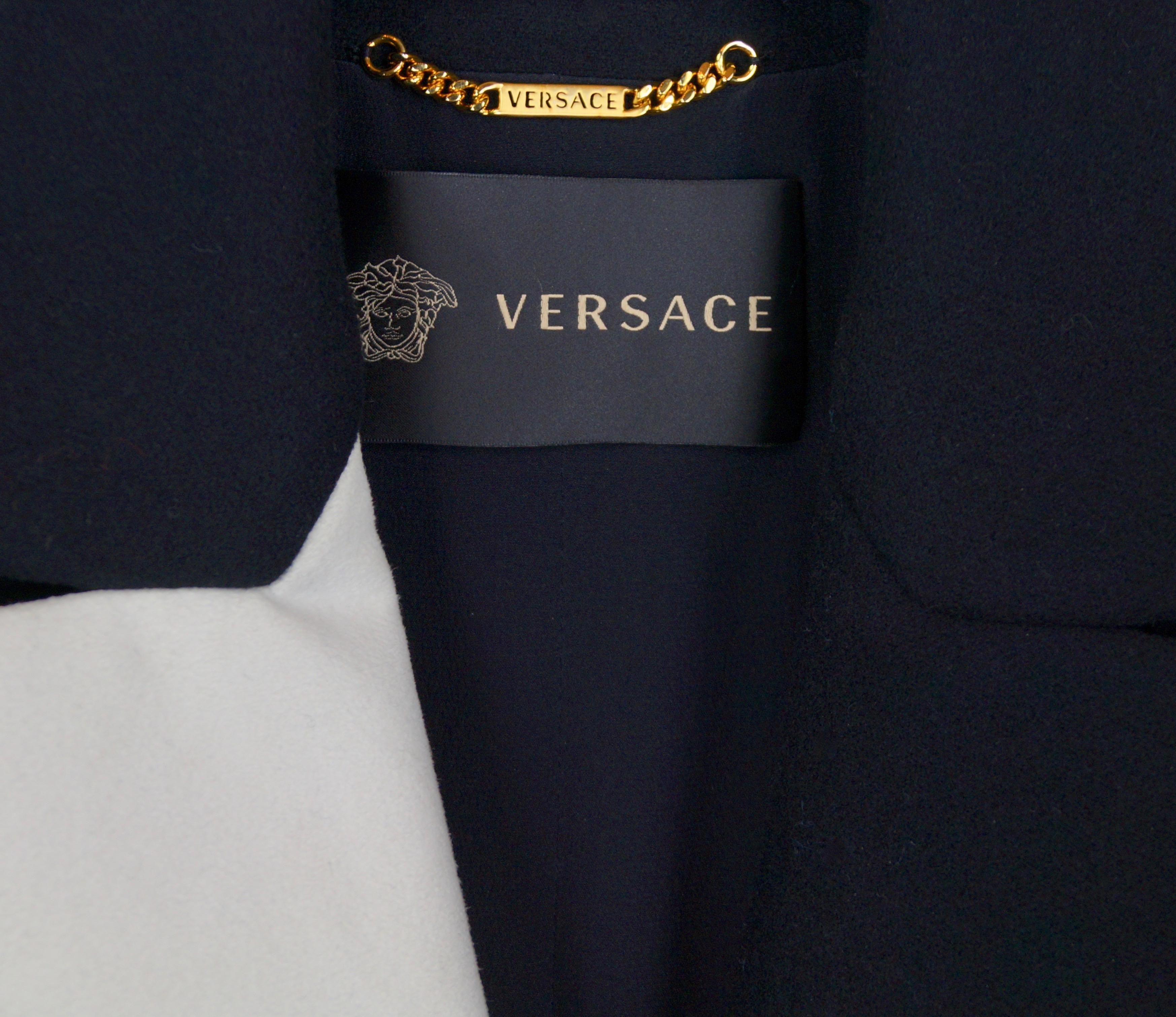 VERSACE Mantel und Kleid in Schwarz und Weiß H/W 2011 im Angebot 11