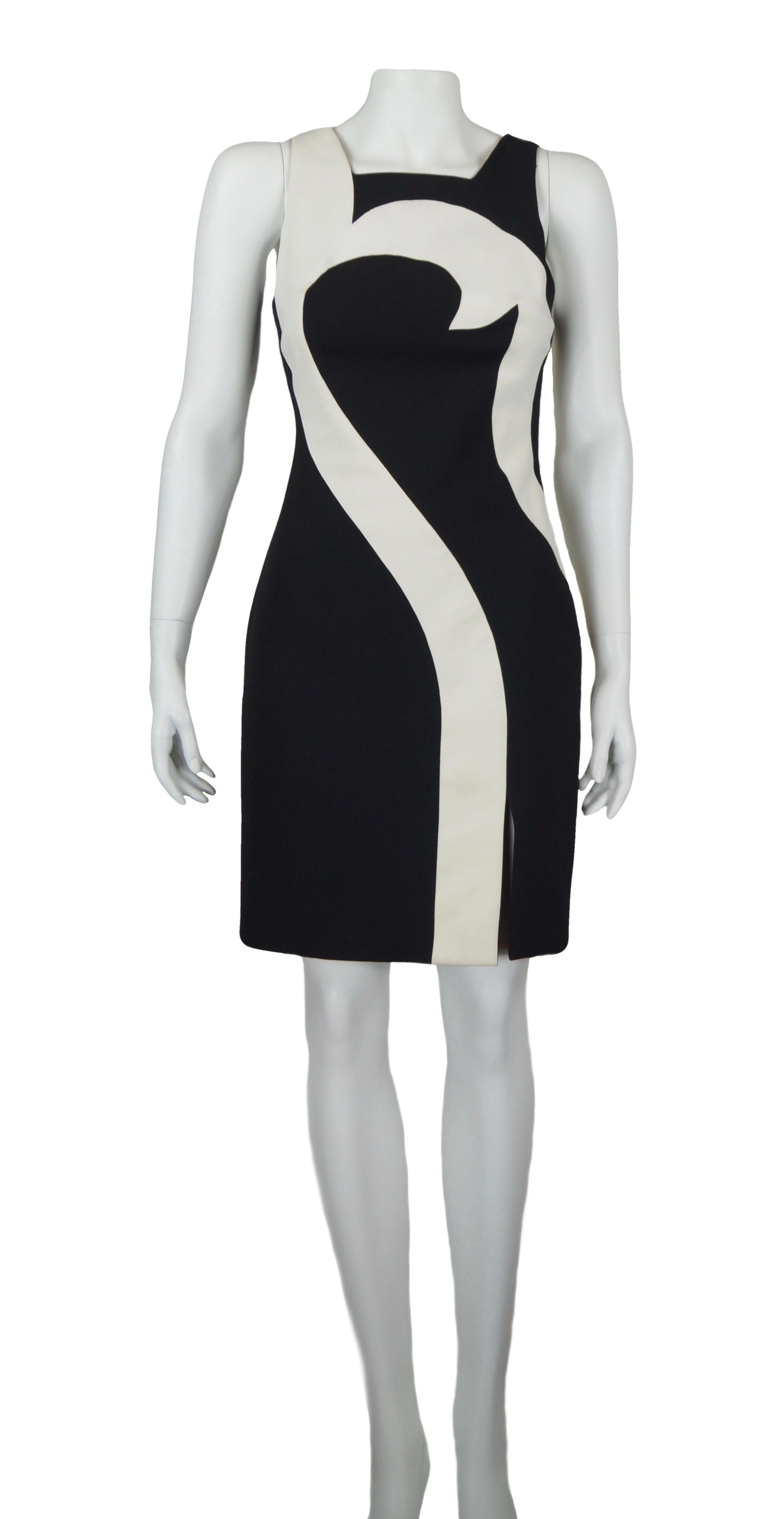 VERSACE Mantel und Kleid in Schwarz und Weiß H/W 2011 im Angebot 4