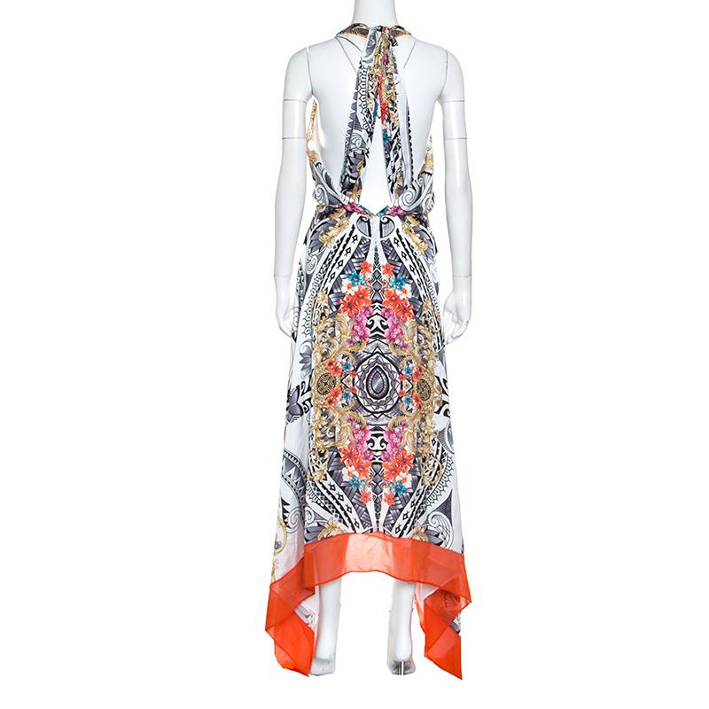 This a la mode dress from the house of Versace features a stunning design making it a must-have piece in your closet. Kick-start your weekend on a high note with this pleasing multicolour dress that comes with a racerback, a plunging neckline and a
