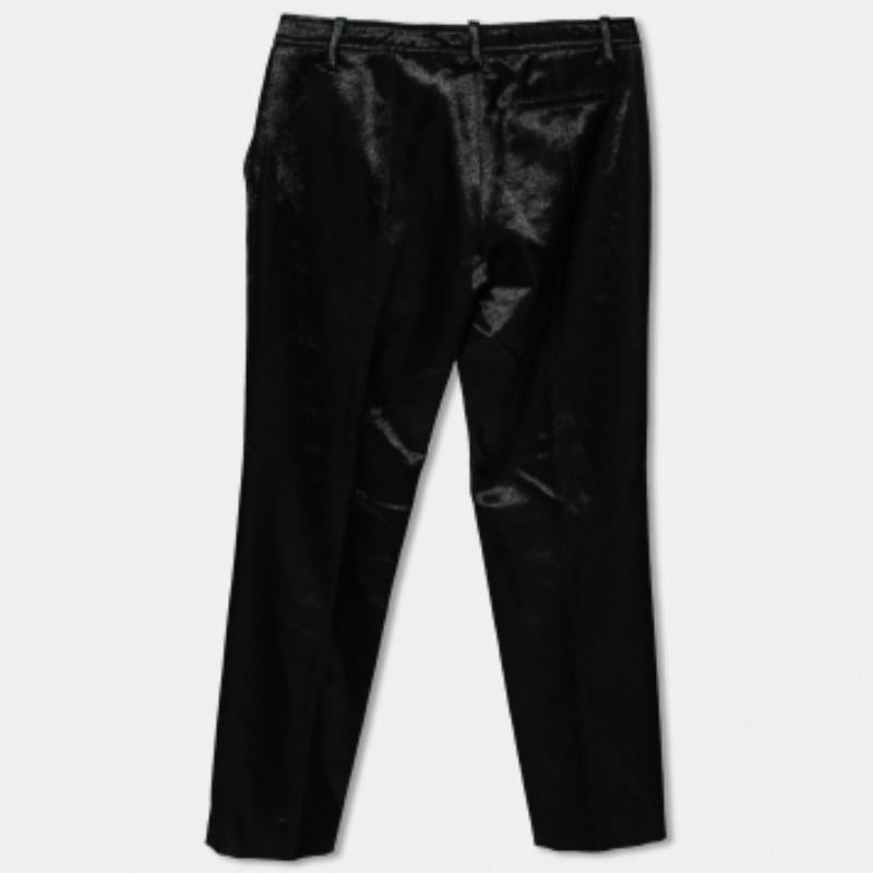 Diese schwarze Hose aus der Collection'S von Versace hat eine bequeme Passform und ist eine vielseitige Styling-Option. Sie ist aus feiner Wolle gefertigt und verfügt über Gürtelschlaufen, einen Hakenverschluss und drei Außentaschen.