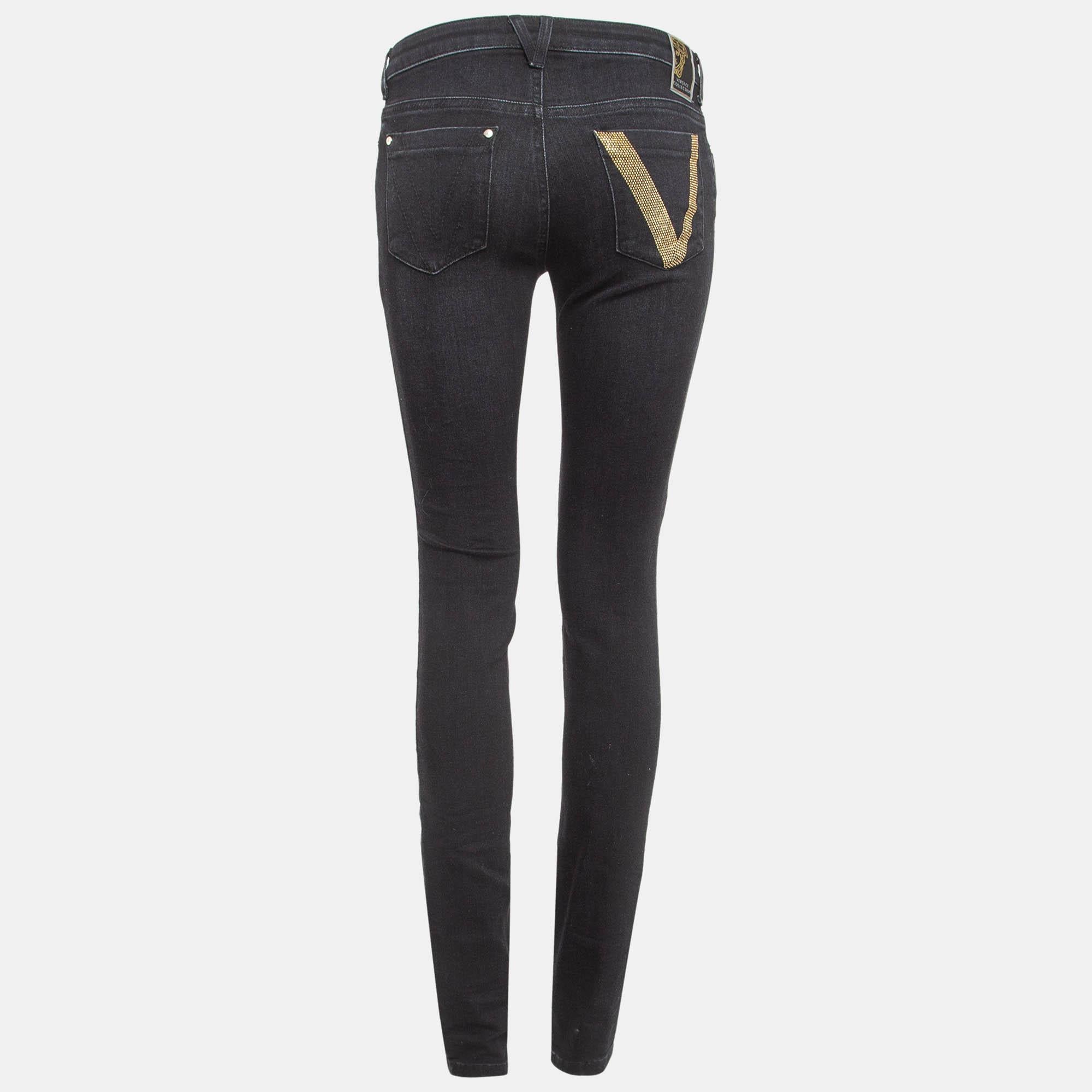 Une bonne paire de jeans complète toujours la garde-robe. Cette paire de jeans est taillée avec une telle habileté et un tel style qu'elle deviendra votre préférée en un rien de temps. Il vous offrira une tenue confortable et élégante.