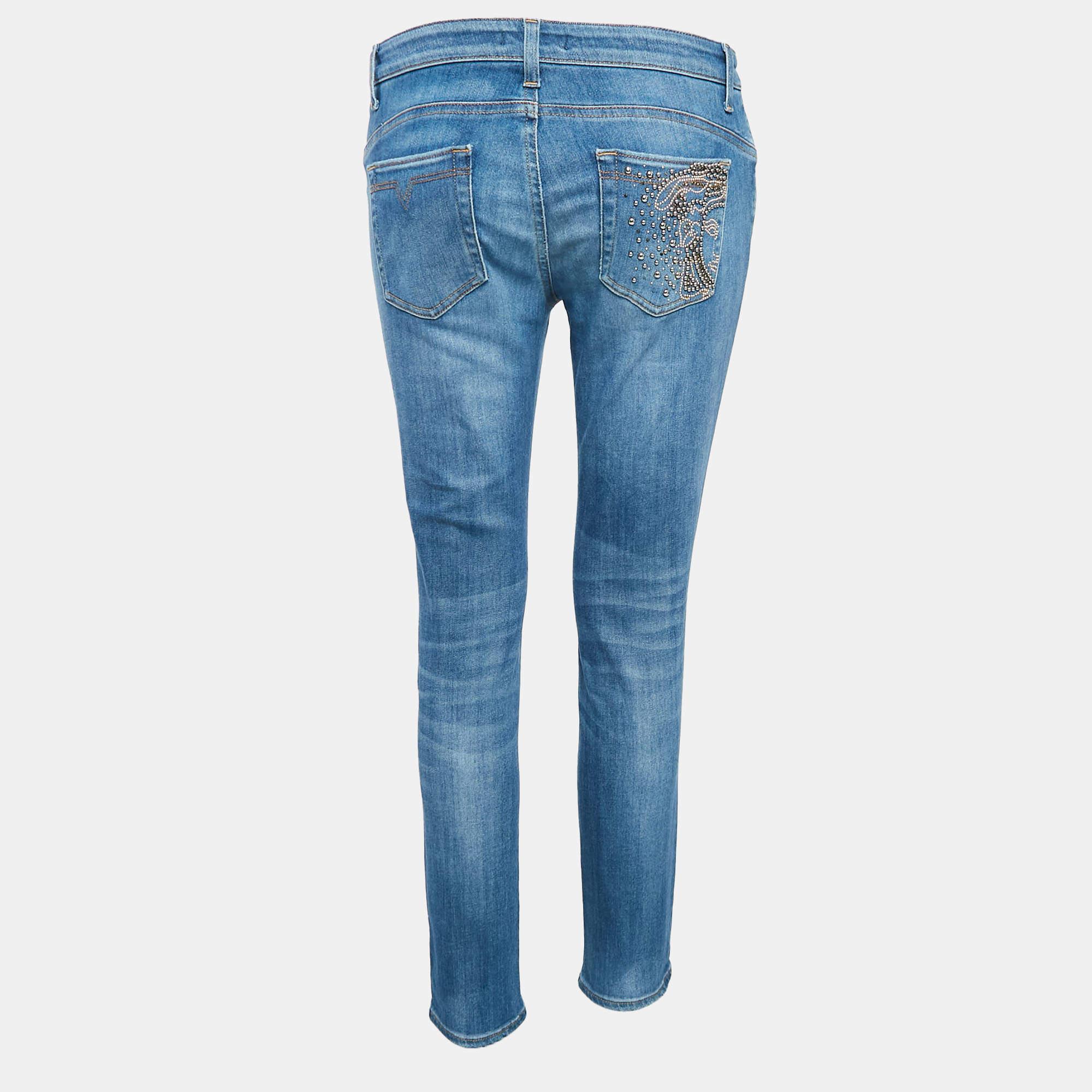 A good pair of jeans always makes the closet complete. This pair of jeans is tailored with such skill and style that it will be your favorite in no time. It will give you a comfortable stylish fit.
