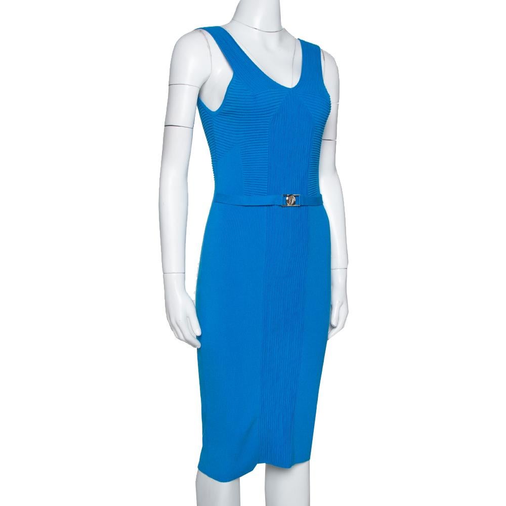 Sewn to offer a flawless fit, this Versace Collection dress will certainly adorn you with style. Made from a viscose blend, its figure-hugging bodycon design features a simple knee-length hem and a Medusa detail on the front. The blue tone brings