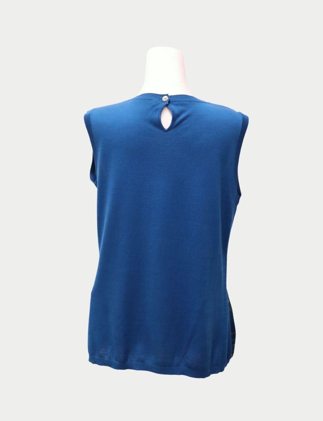 Versace Collection Blaues ärmelloses Top mit goldenem Barockdruck - EU 48 im Zustand „Hervorragend“ im Angebot in Amman, JO