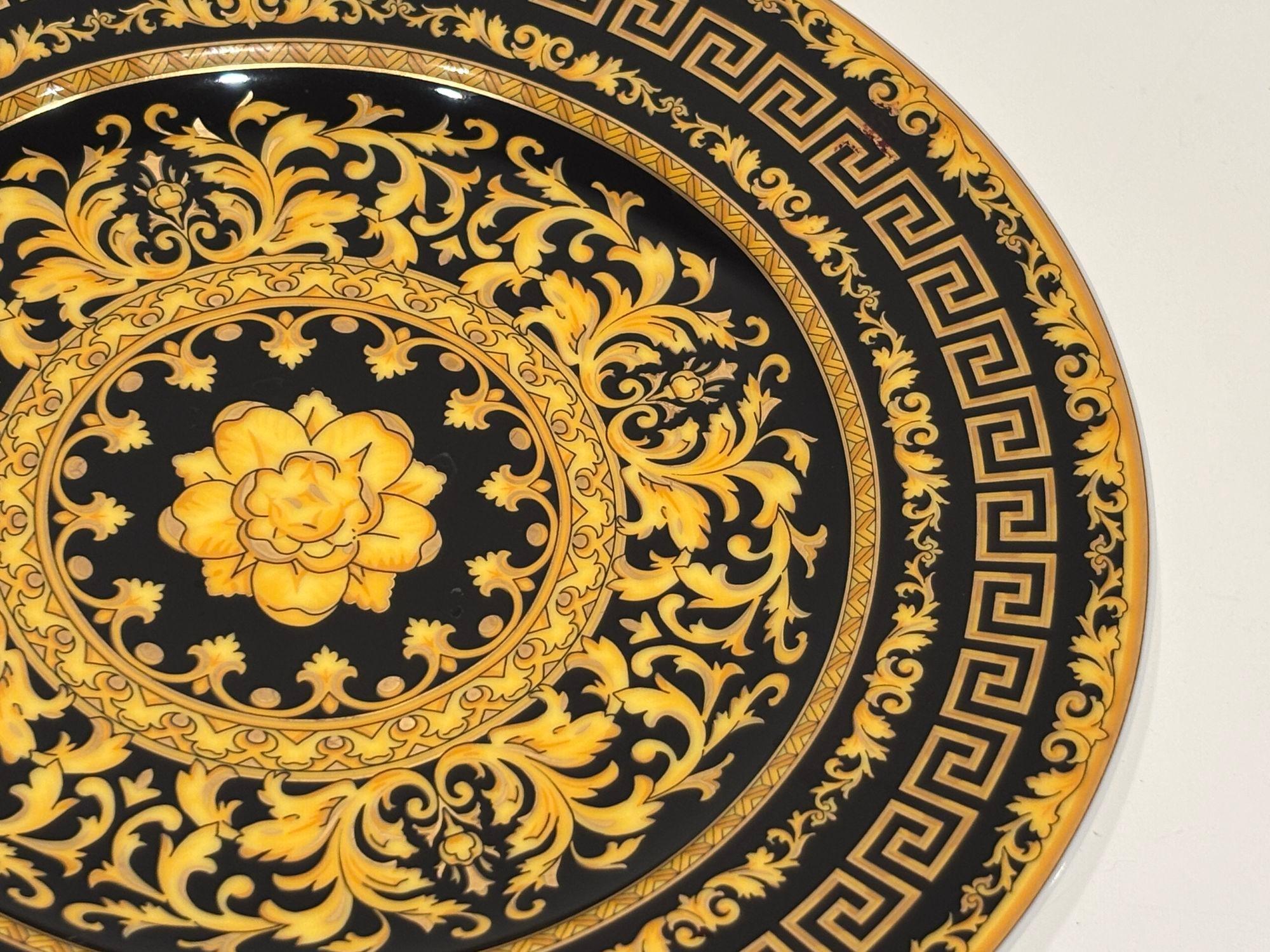 Versace Kollektion 'Floralia Gold' Wandporzellanteller von Rosenthal, Kollektion 'Floralia Gold', 7 Zoll im Angebot 1