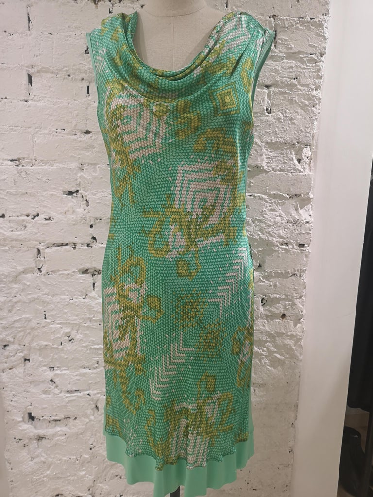Versace Collection green dress
totally made in italy in size s
total lenght 70 cm