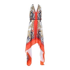 Versace Kollektion Mehrfarbig bedrucktes Kleid mit tiefem Ausschnitt und Taschentuchsaum S