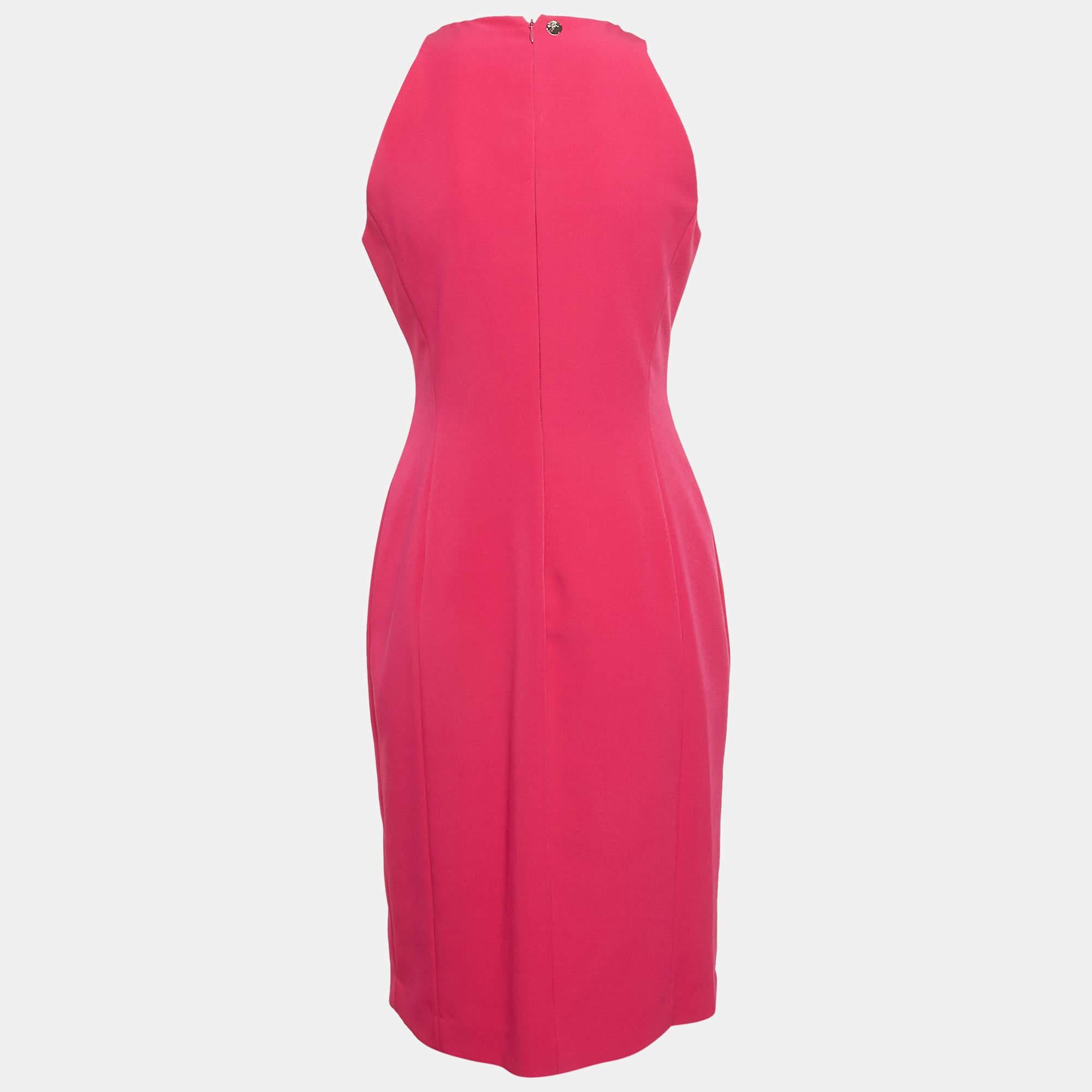 The fine artistry and the feminine silhouette of this designer dress exhibit the labels impeccable craftsmanship in tailoring. It is stitched using quality materials has a good fit and can be easily styled with chic accessories open toe sandals and