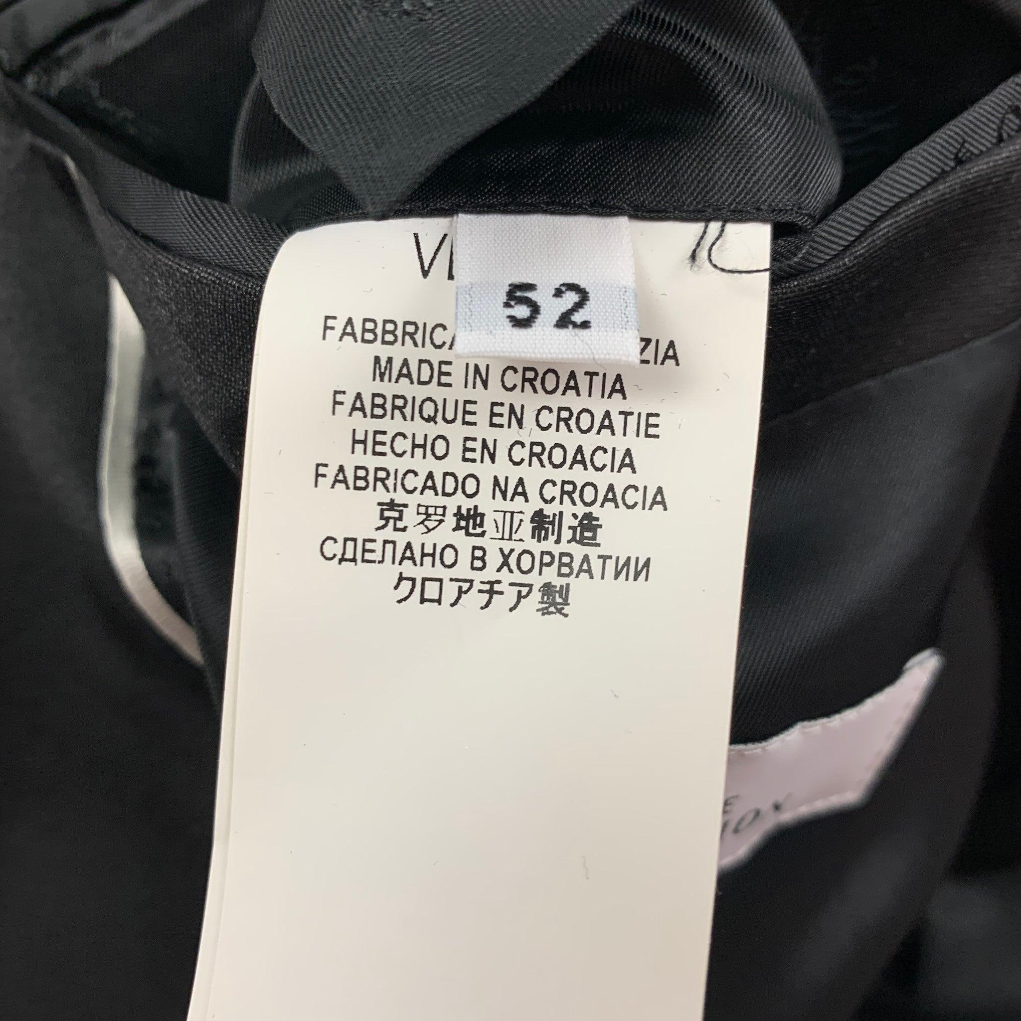 VERSACE COLLECTION Size 42 Black Polyester Blend Peak Lapel Sport Coat For Sale 3