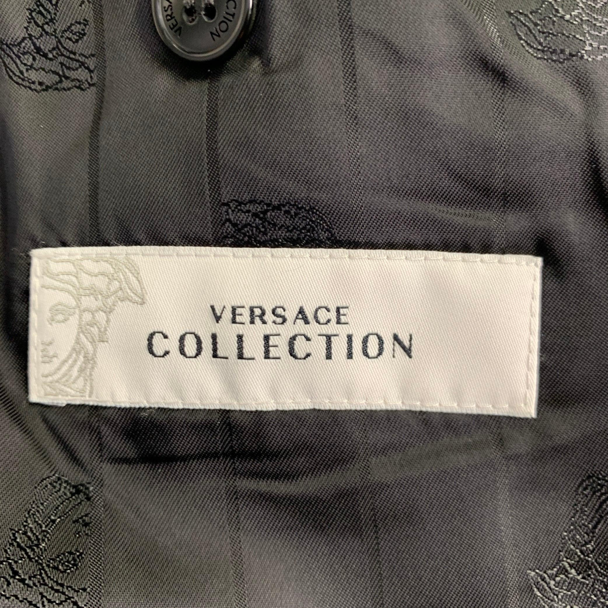 VERSACE COLLECTION Taglia 44 Abito a righe nere in misto viscosa con risvolto a tacca in vendita 4