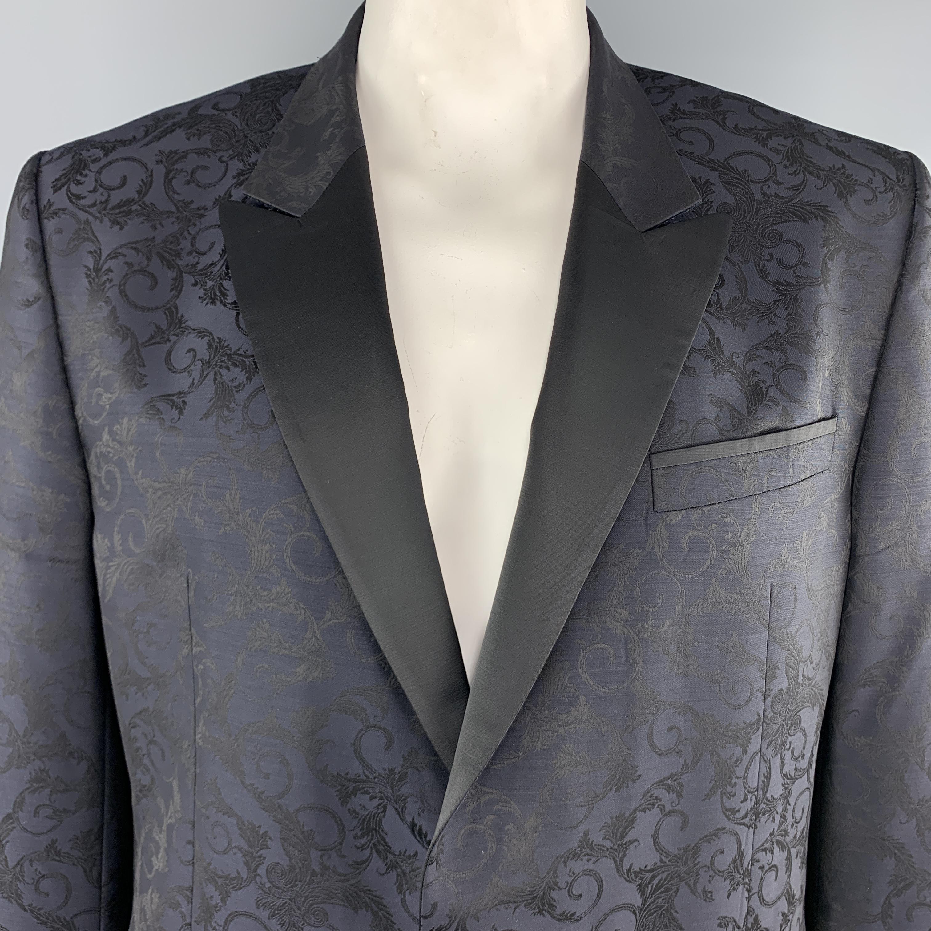 VERSACE COLLECTION dinner jacket comes in navy and black baroque print jacquard and features a satin peak lapel, single breasted, one button closure, and single vented back. 

Excellent Pre-Owned Condition.
Marked: IT 56

Measurements:

Shoulder: 19