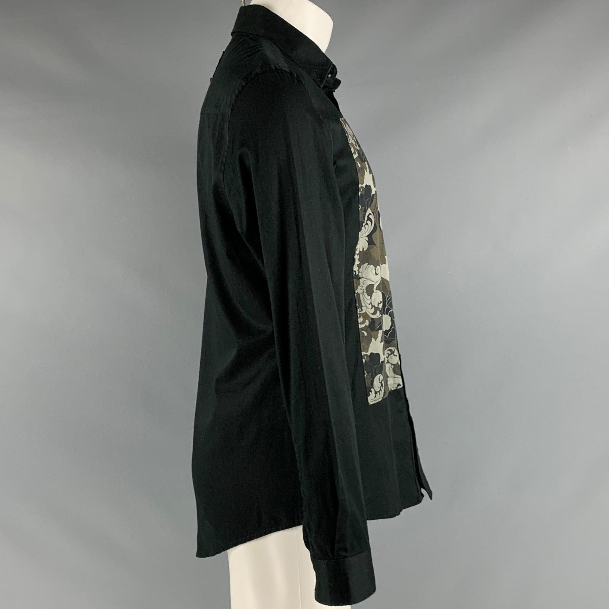 VERSACE COLLECTION long sleeve shirt
in a black fabric featuring brown abstract floral panels, one pocket, and a button closure.
Good Pre-Owned Condition. Minor signs of wear, tear near right shoulder has been repaired. As is.

Marked:   40