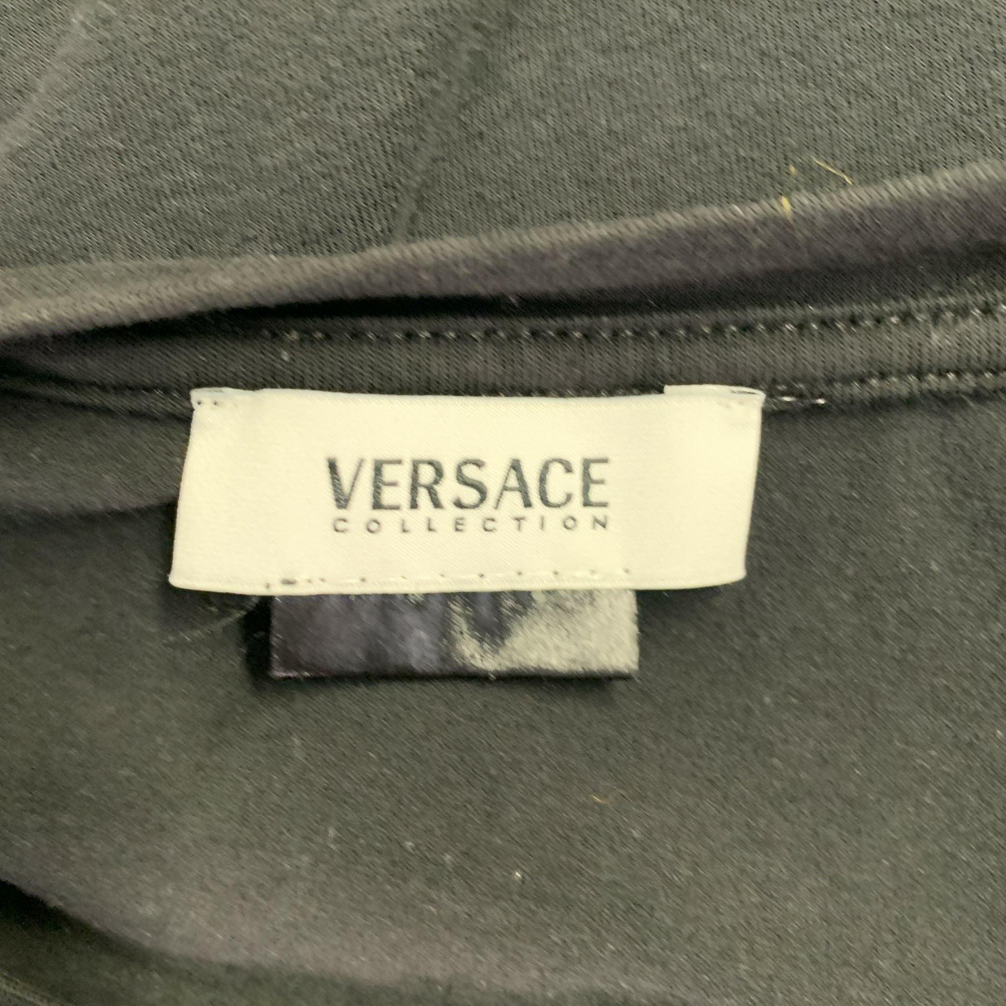 VERSACE COLLECTION Größe M Schwarzer Goldton Nietenjersey Langarm-T-Shirt im Angebot 1
