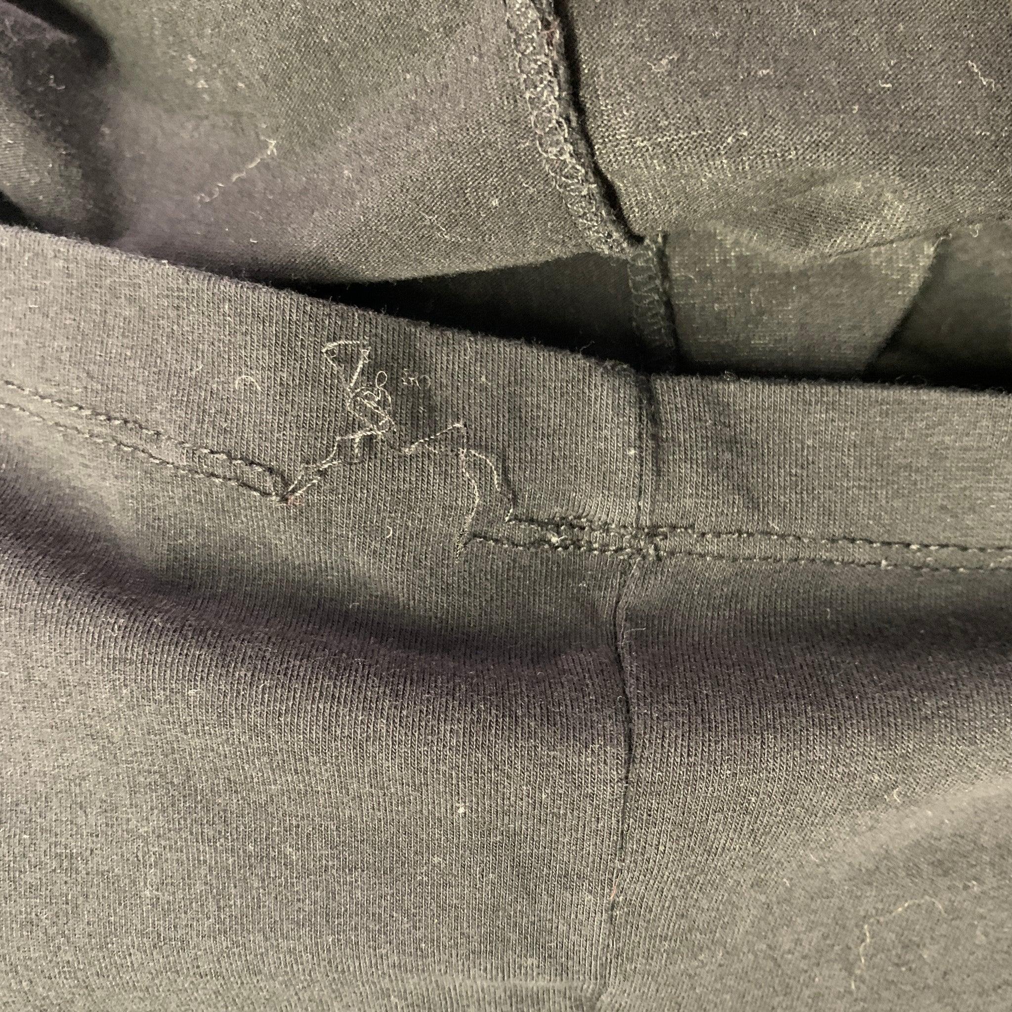 VERSACE COLLECTION Größe M Schwarzer Goldton Nietenjersey Langarm-T-Shirt im Angebot 2