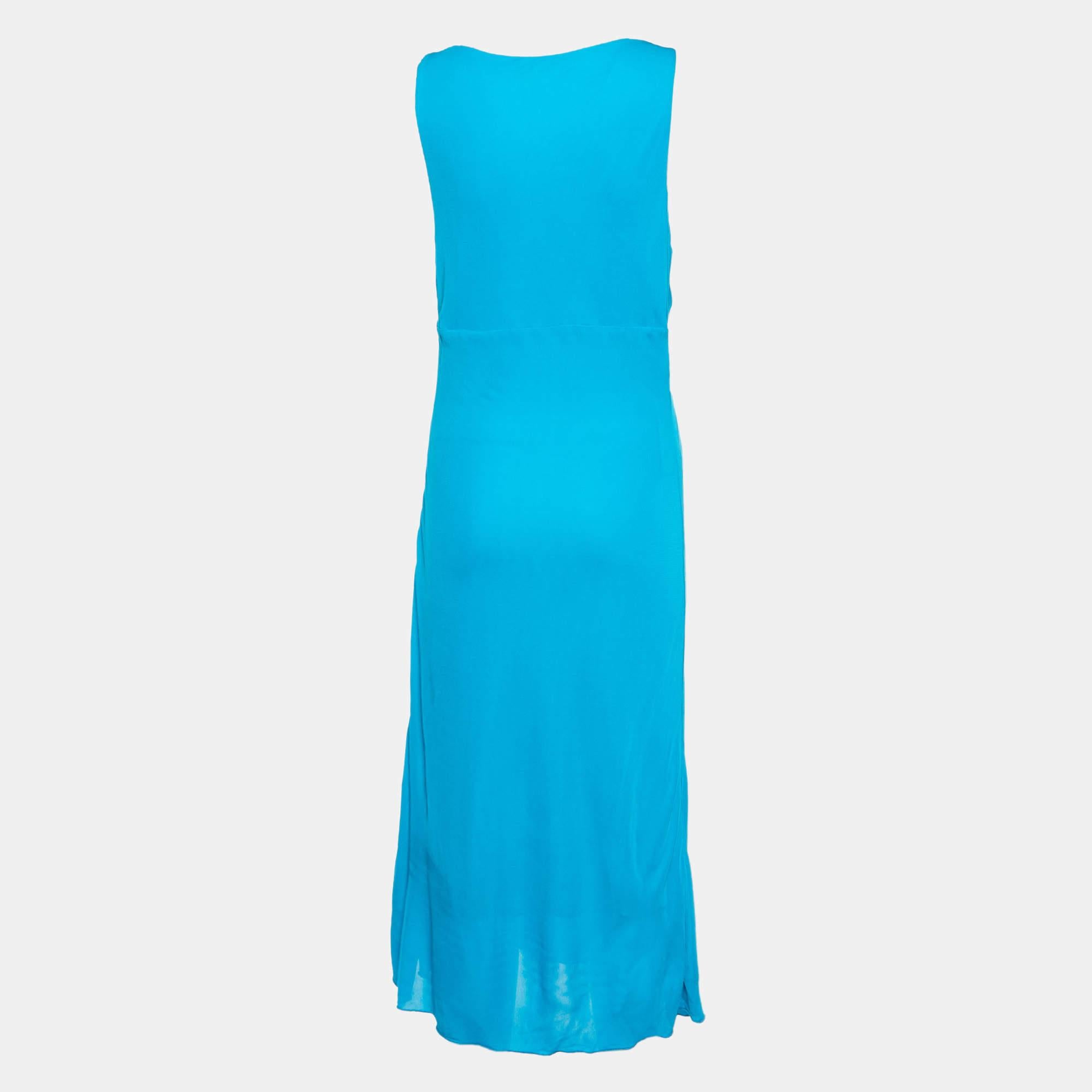 This stylish midi dress exudes elegance and sophistication. Its flattering length falls between the knee and ankle offering a versatile option for various occasions. With its chic design it combines modern trends with timeless charm making it a must